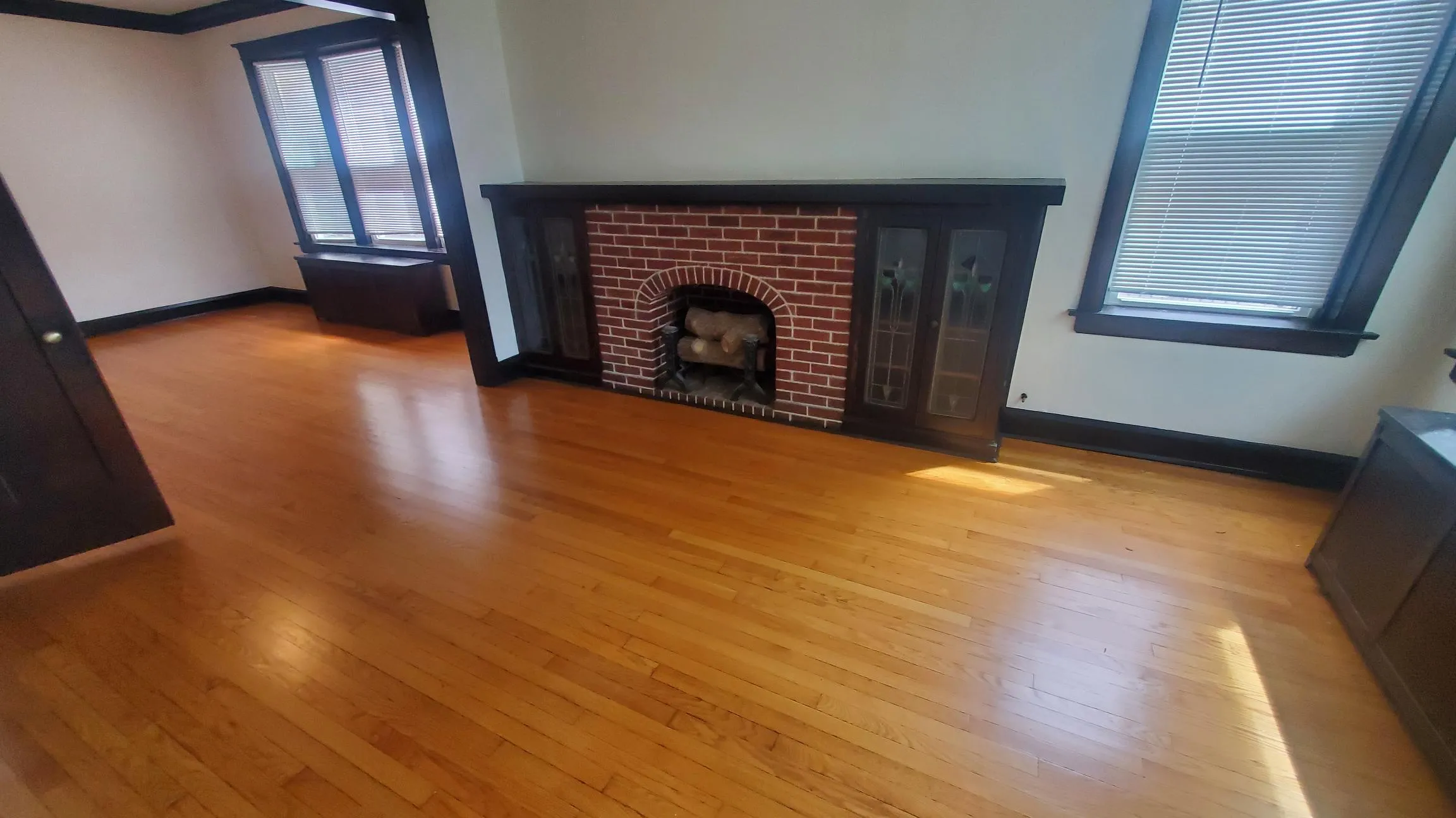 4928 W Barry Ave 60641 60641-1st fl in brick 2 flat-Chicago-IL