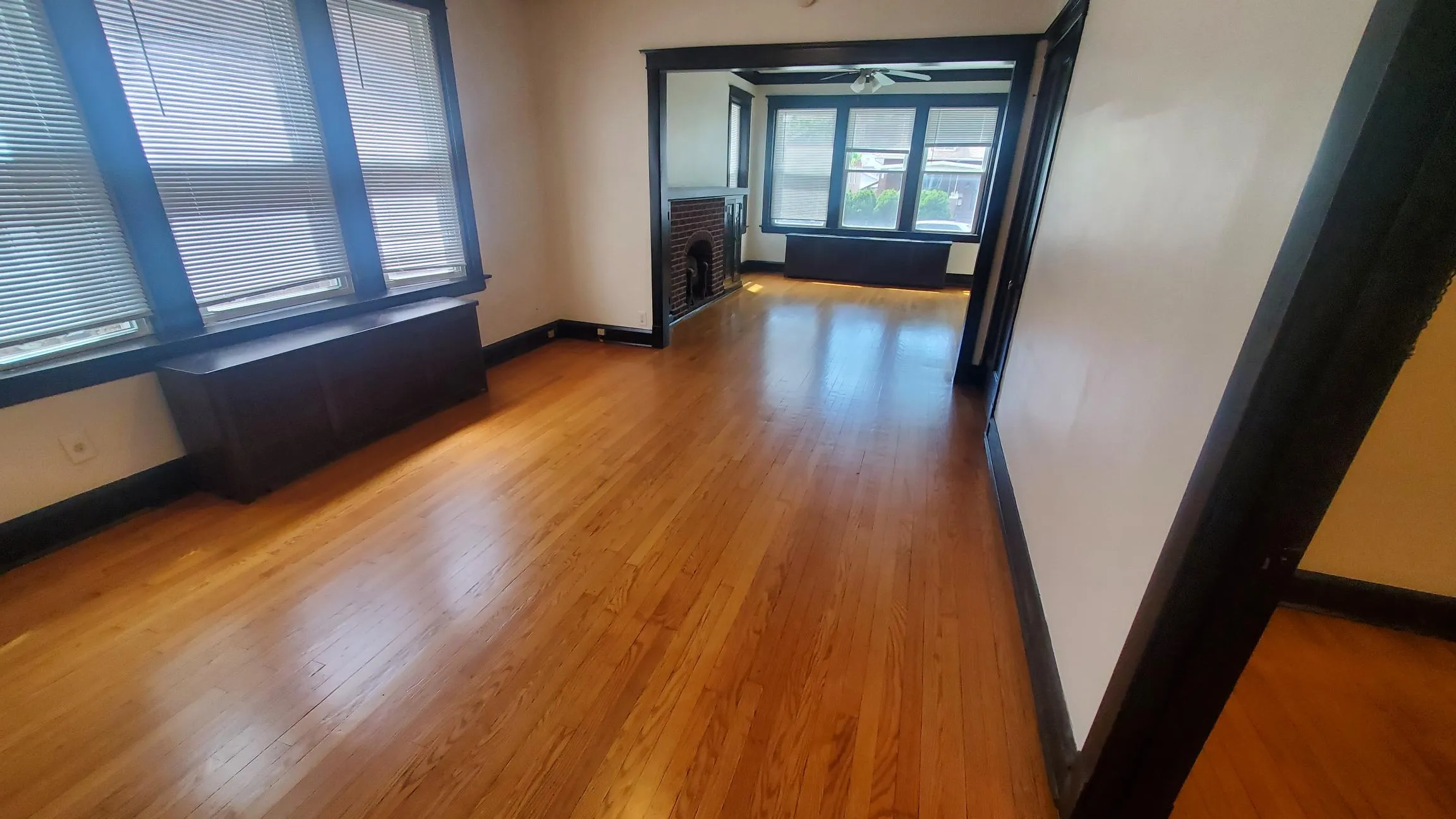 4928 W Barry Ave 60641 60641-1st fl in brick 2 flat-Chicago-IL