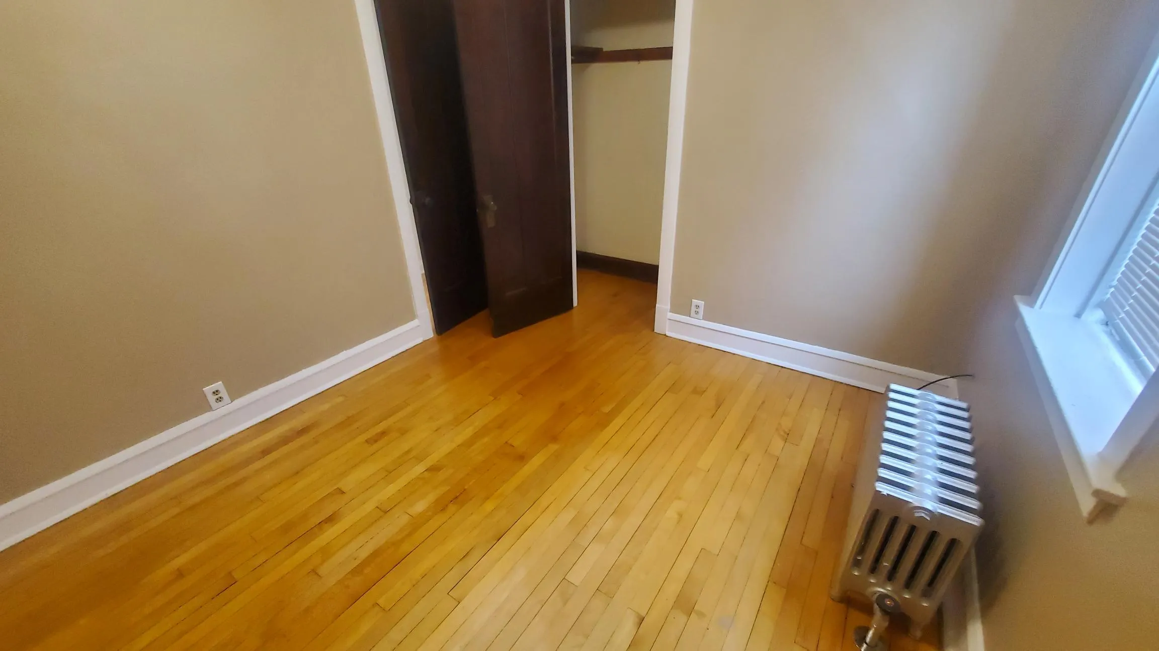 4928 W Barry Ave 60641 60641-1st fl in brick 2 flat-Chicago-IL
