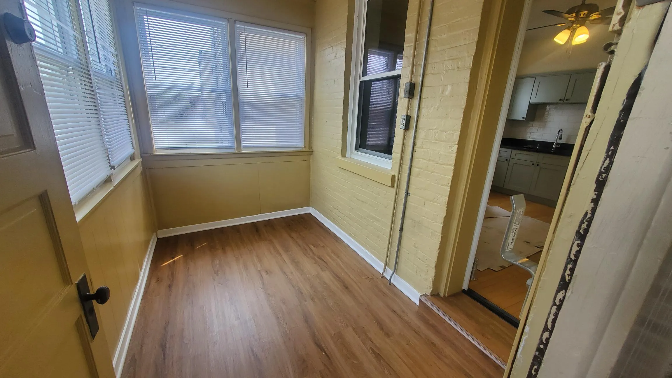 4928 W Barry Ave 60641 60641-1st fl in brick 2 flat-Chicago-IL