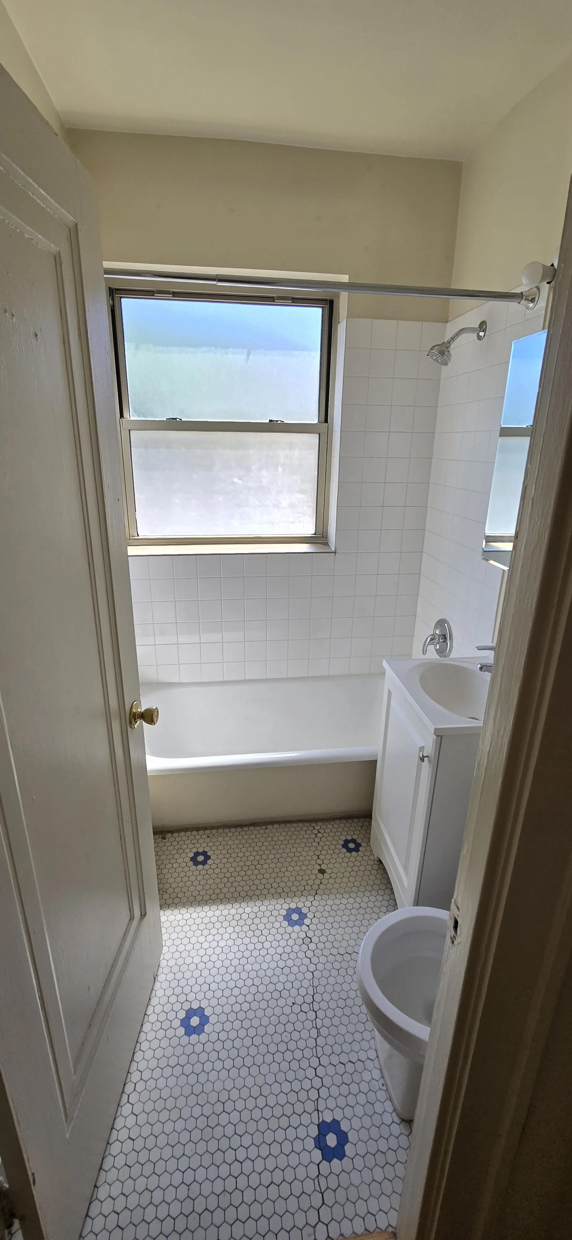 1100 W Roscoe St   60657 60657-unit#21-Chicago-IL