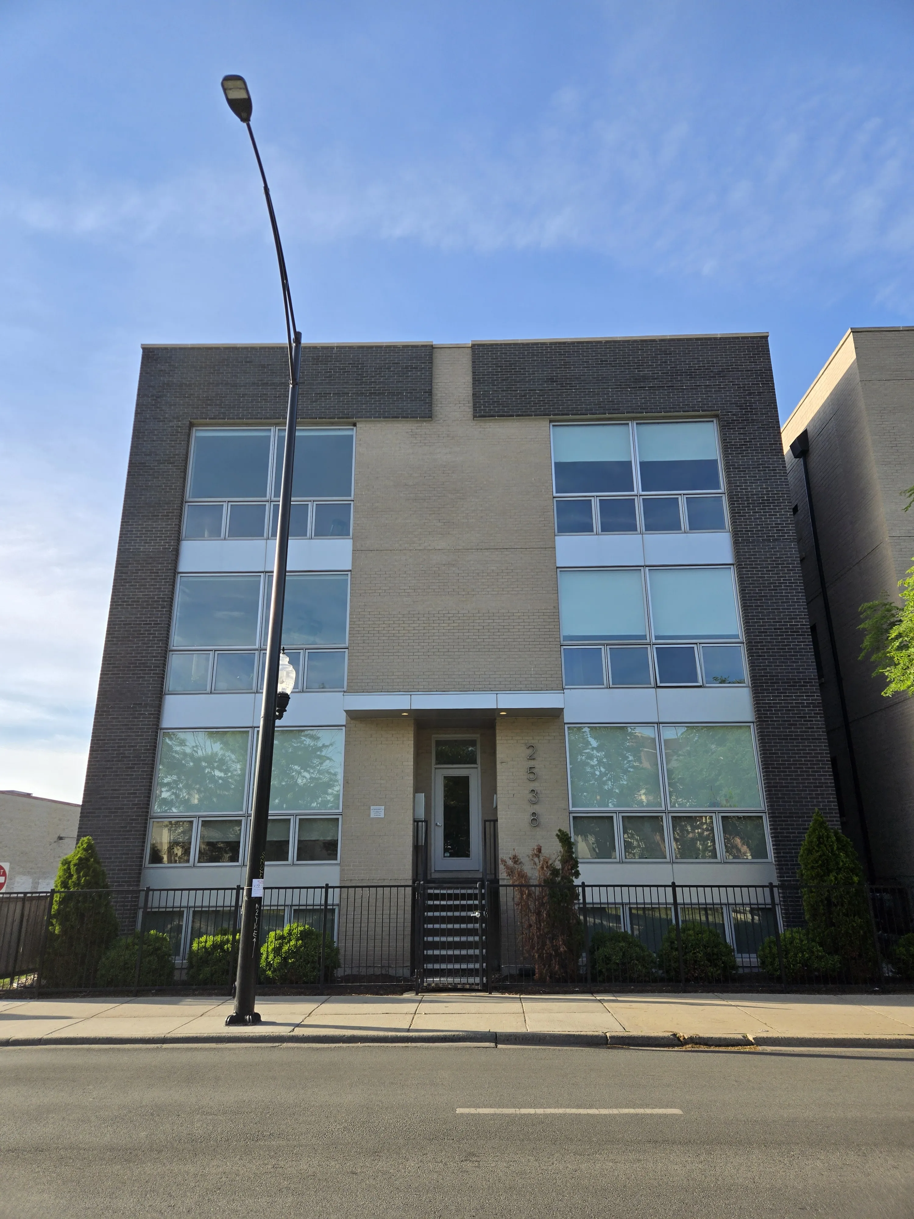 2538 W Addison St 60618 60618-unit#2W-Chicago-IL