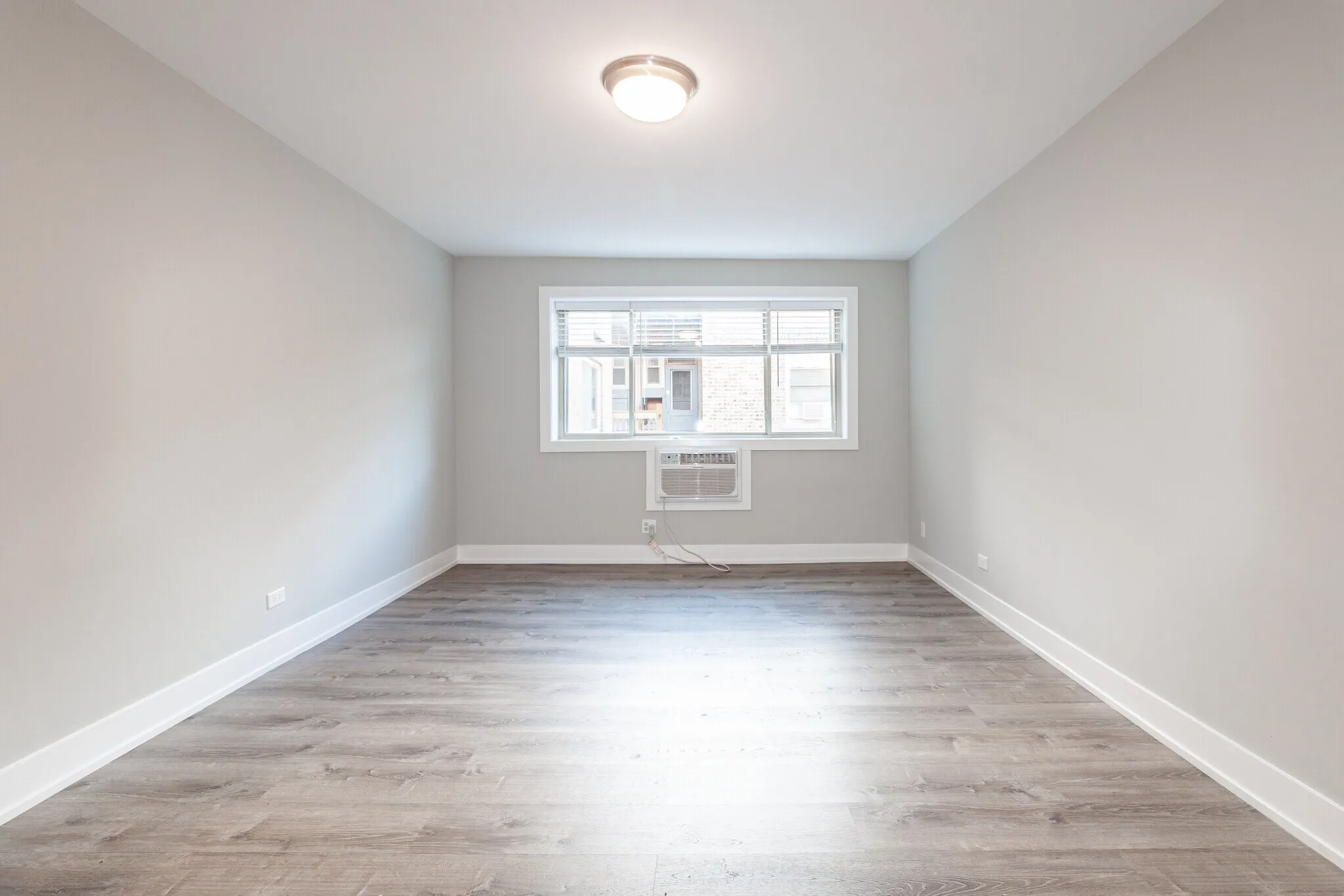 530 W Surf St   60657 60657-unit#317-Chicago-IL