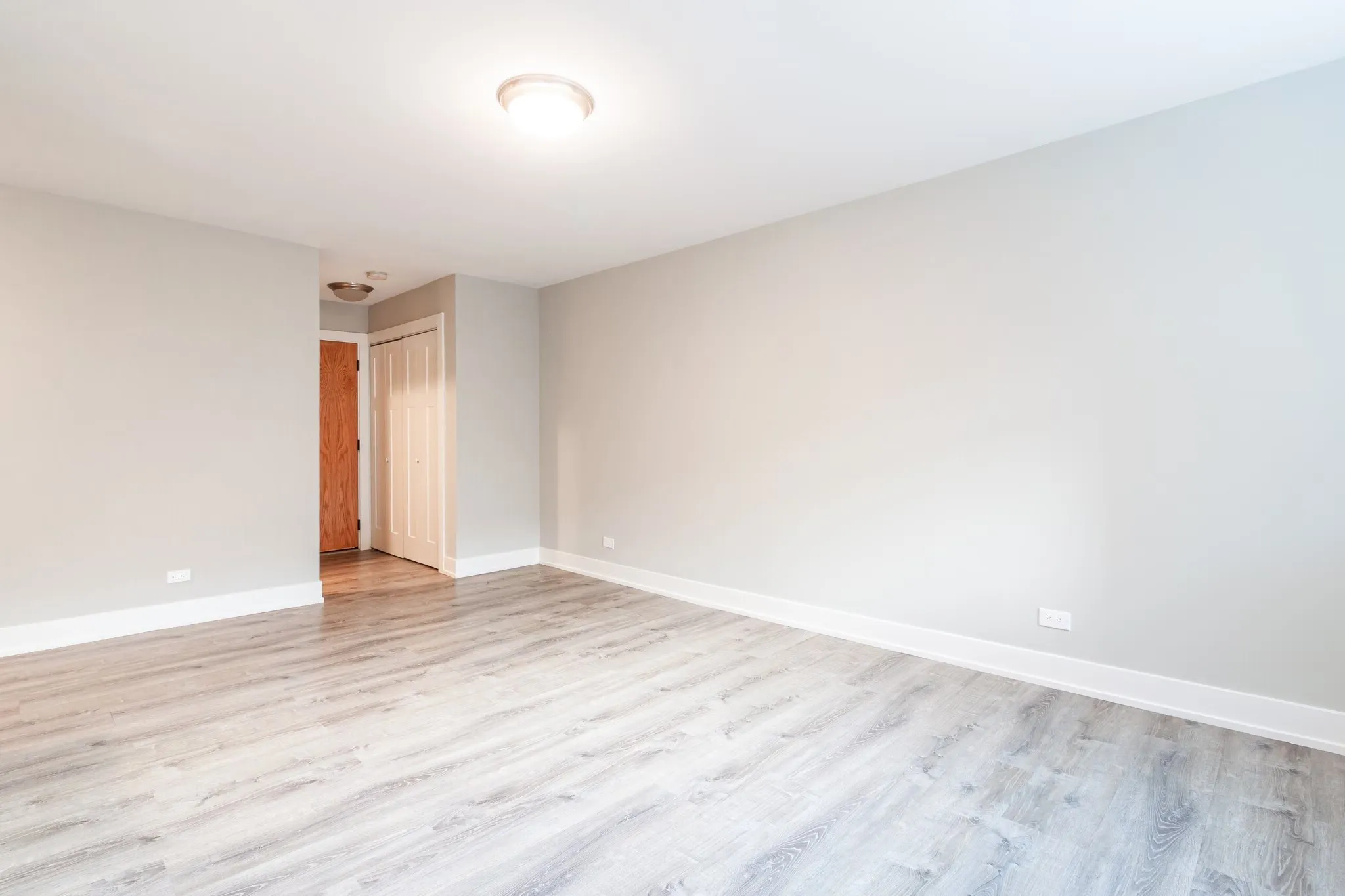 530 W Surf St   60657 60657-unit#317-Chicago-IL