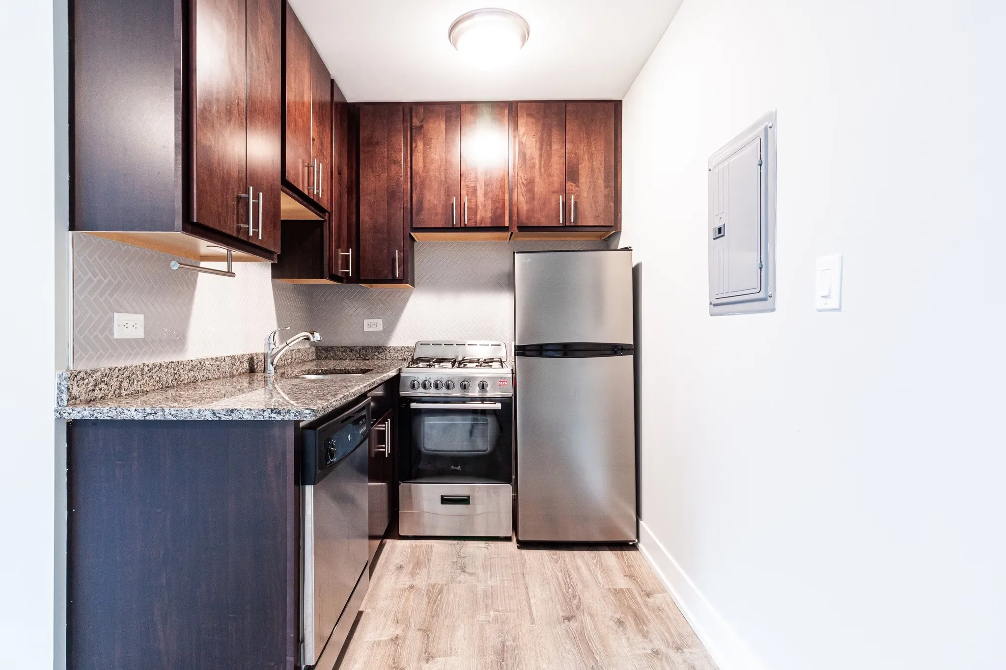 530 W Surf St   60657 60657-unit#317-Chicago-IL