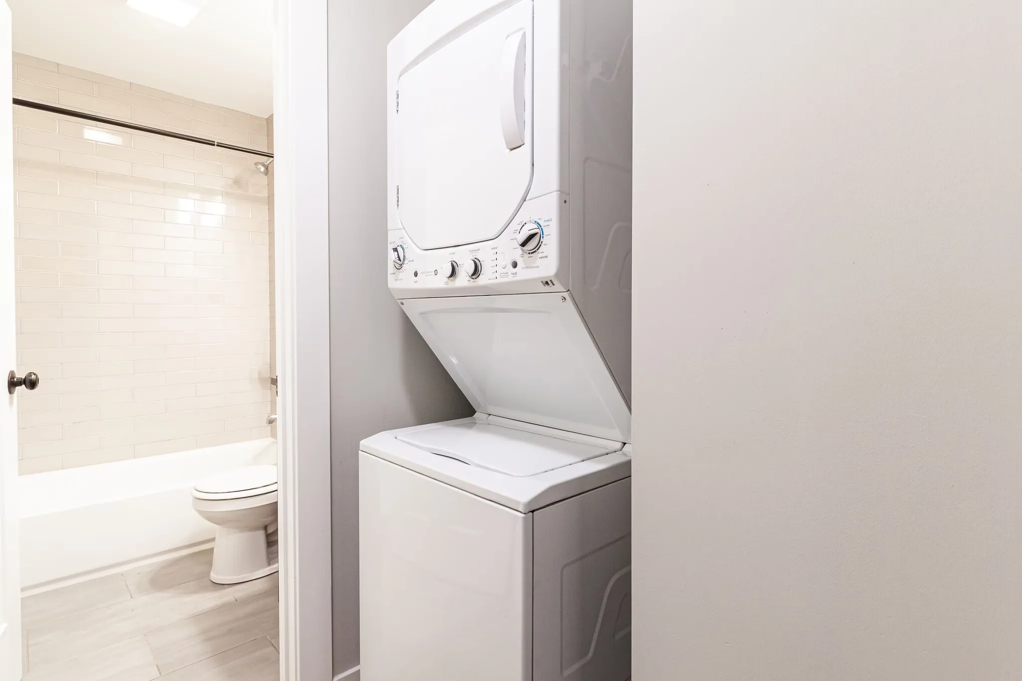 530 W Surf St   60657 60657-unit#317-Chicago-IL