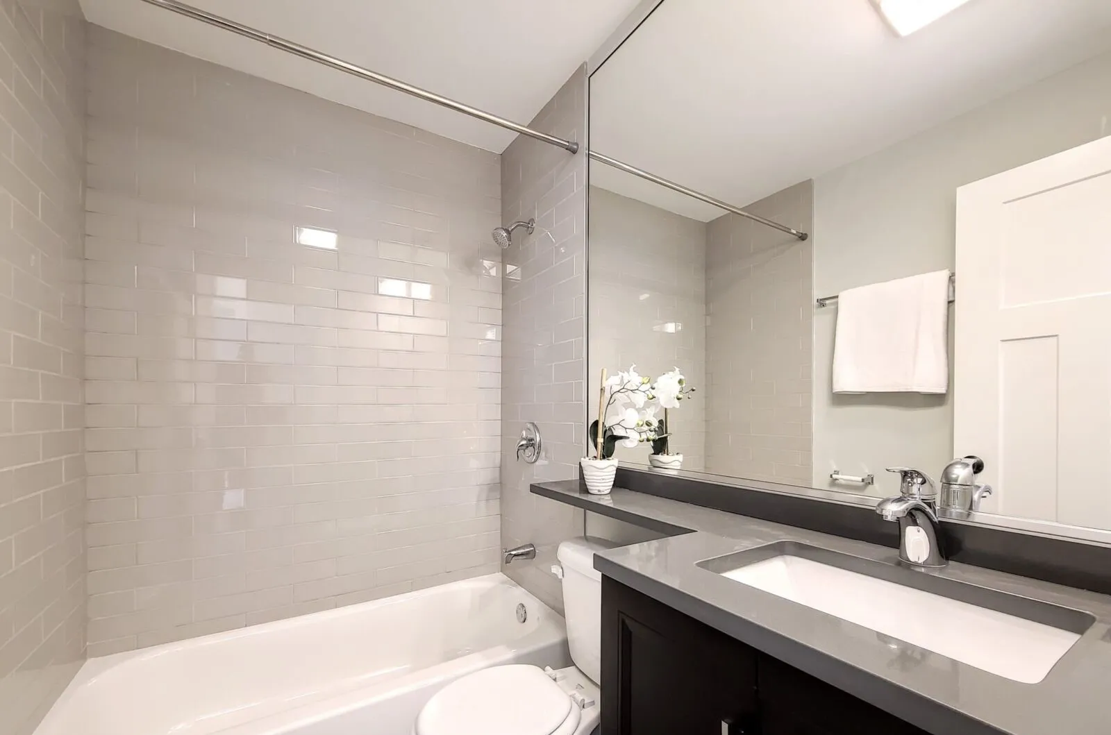 530 W Surf St   60657 60657-unit#317-Chicago-IL