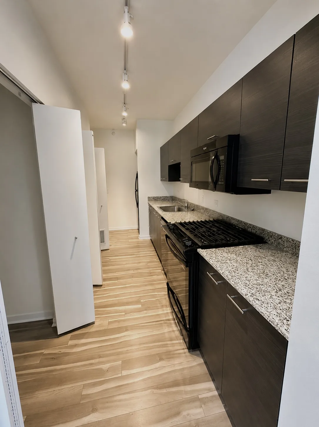805 N La Salle Dr 60610 60610-unit#404-Chicago-IL