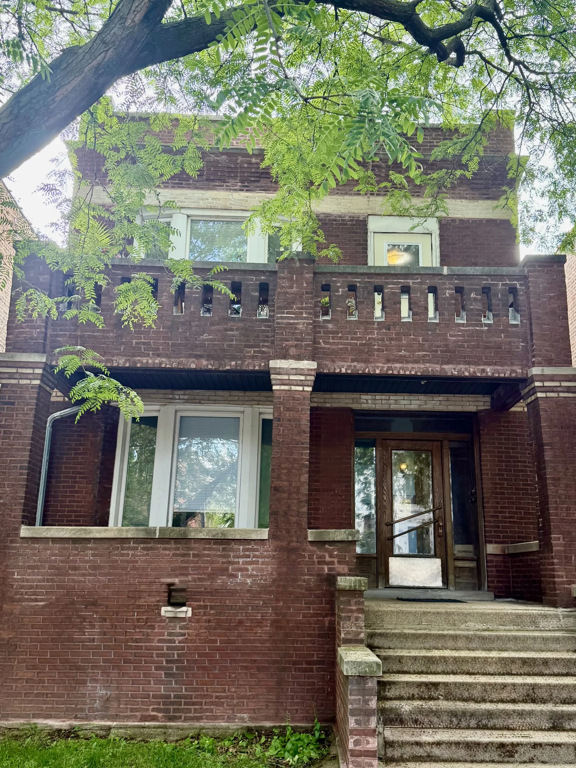 4242 N Damen Ave 60618 60618-Chicago-IL