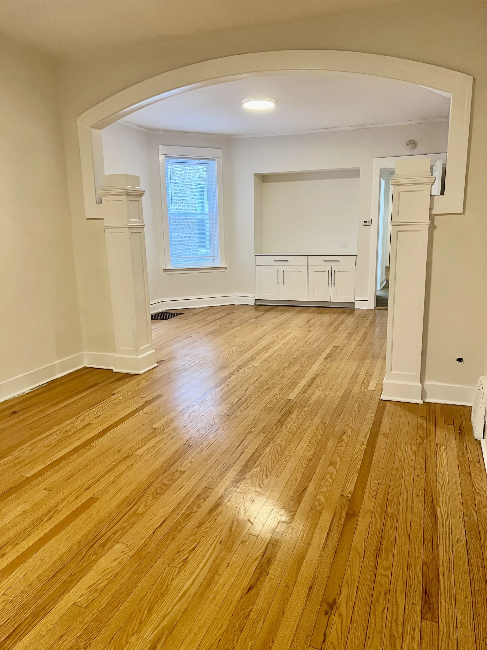 4242 N Damen Ave 60618 60618-Chicago-IL