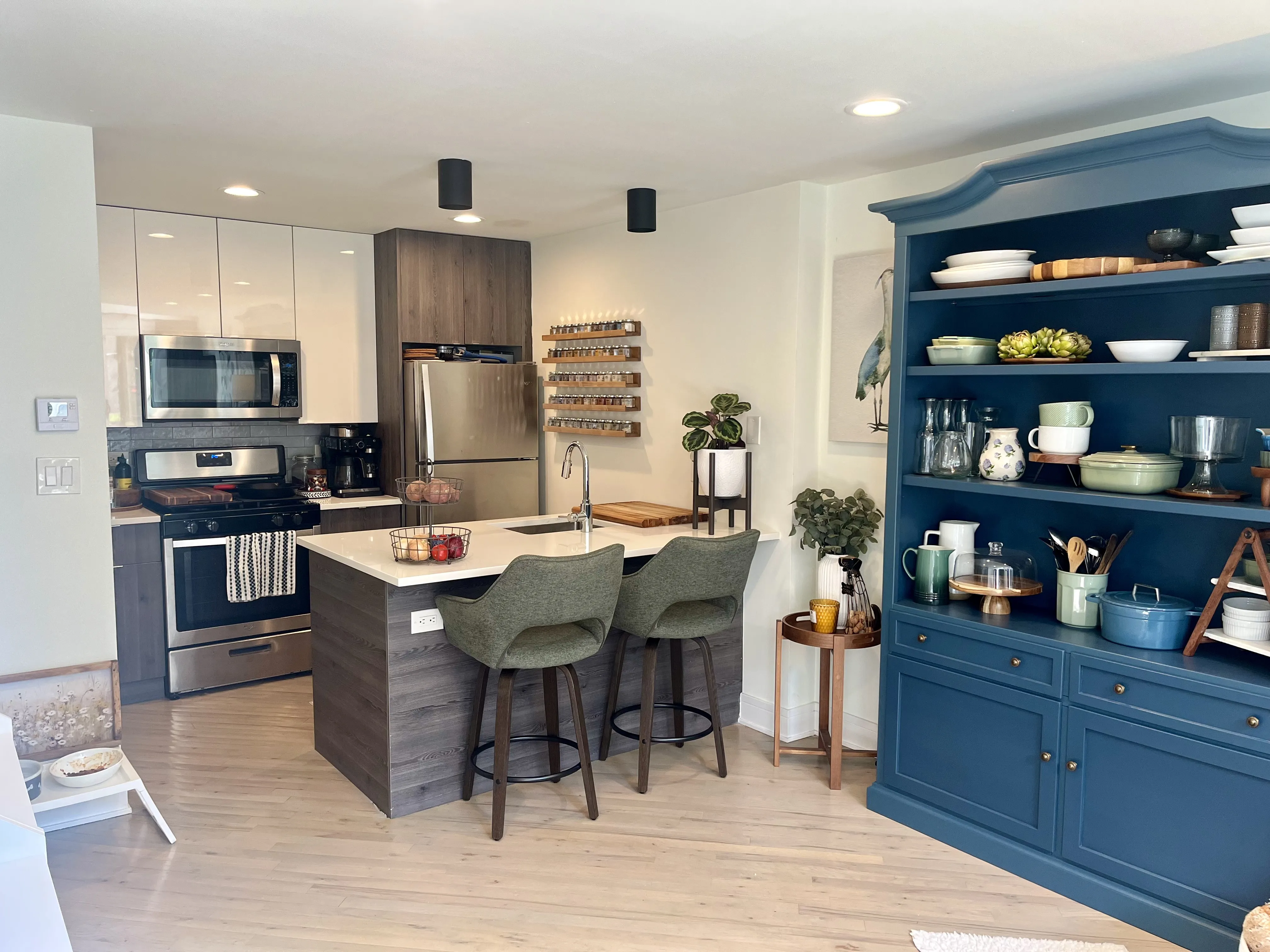 944 W Grace St   60613 60613-unit#J101-Chicago-IL