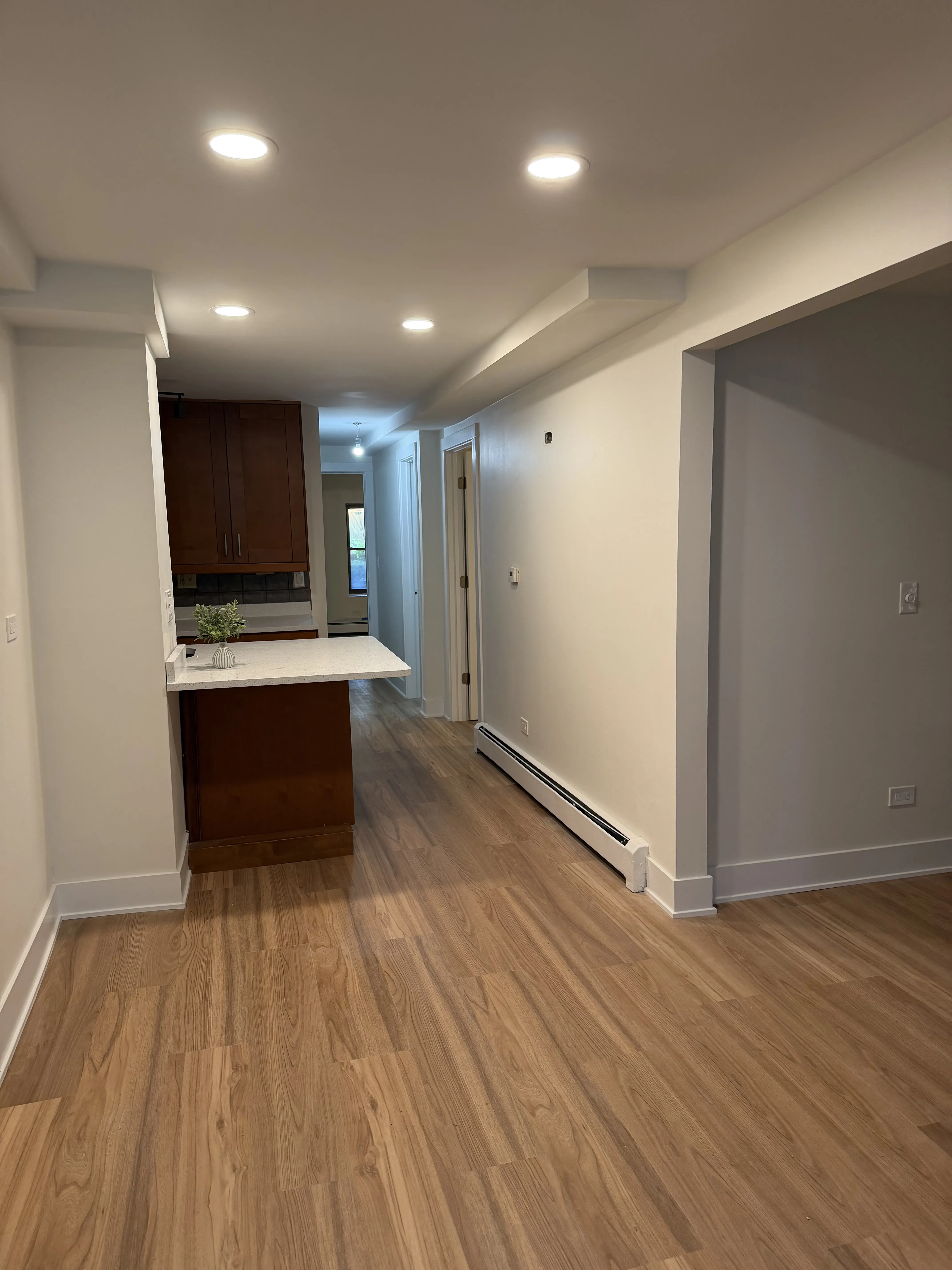 1044 W Byron #G 60613 60613-unit#G-Chicago -IL