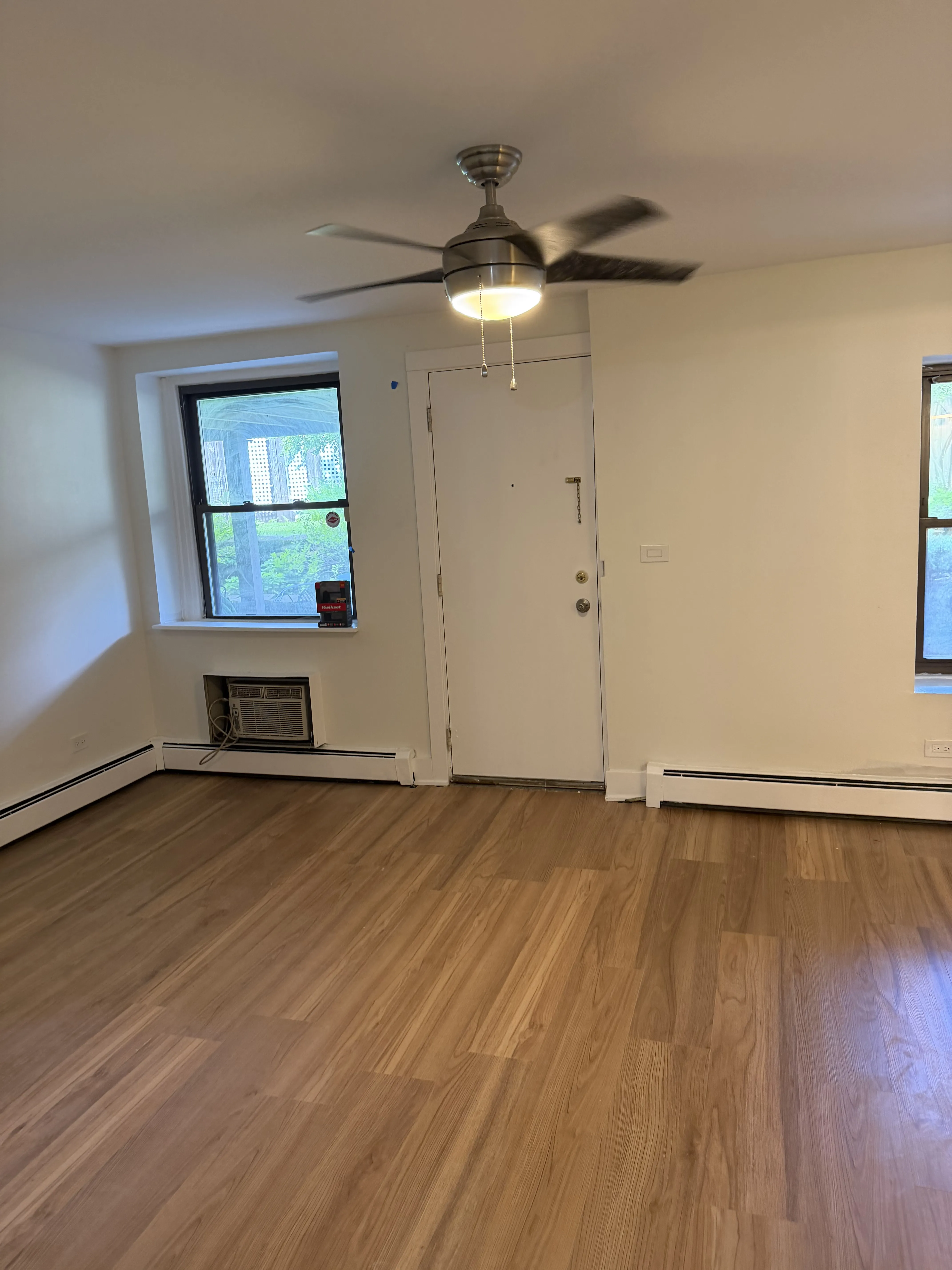 1044 W Byron #G 60613 60613-unit#G-Chicago -IL