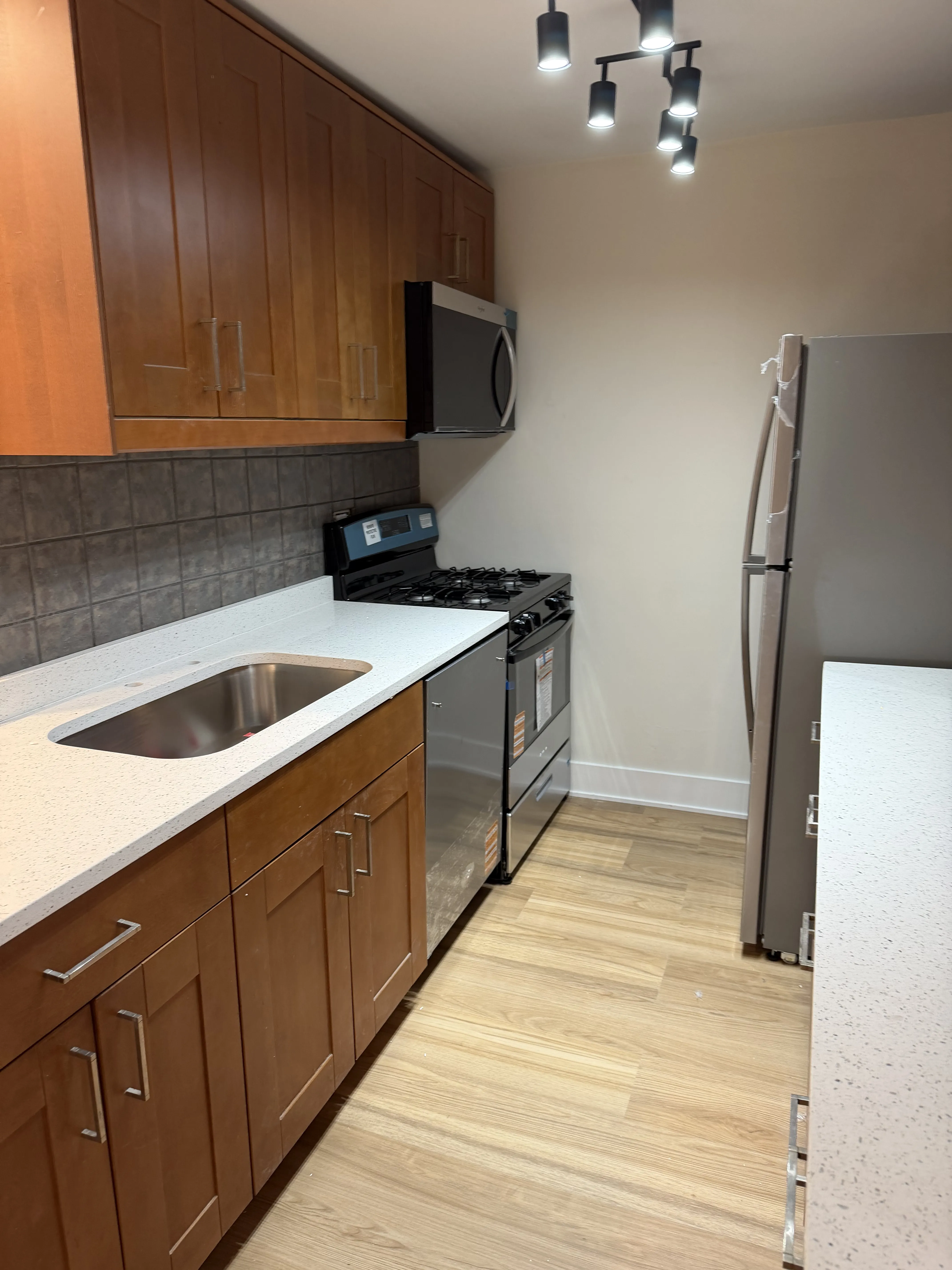 1044 W Byron #G 60613 60613-unit#G-Chicago -IL