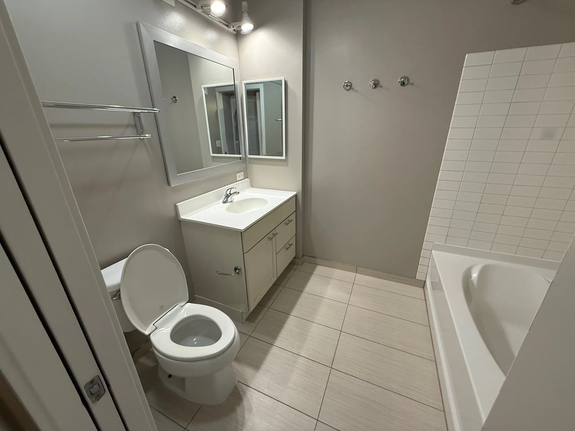 188 W Randolph St   60601 60601-unit#1807-Chicago-IL