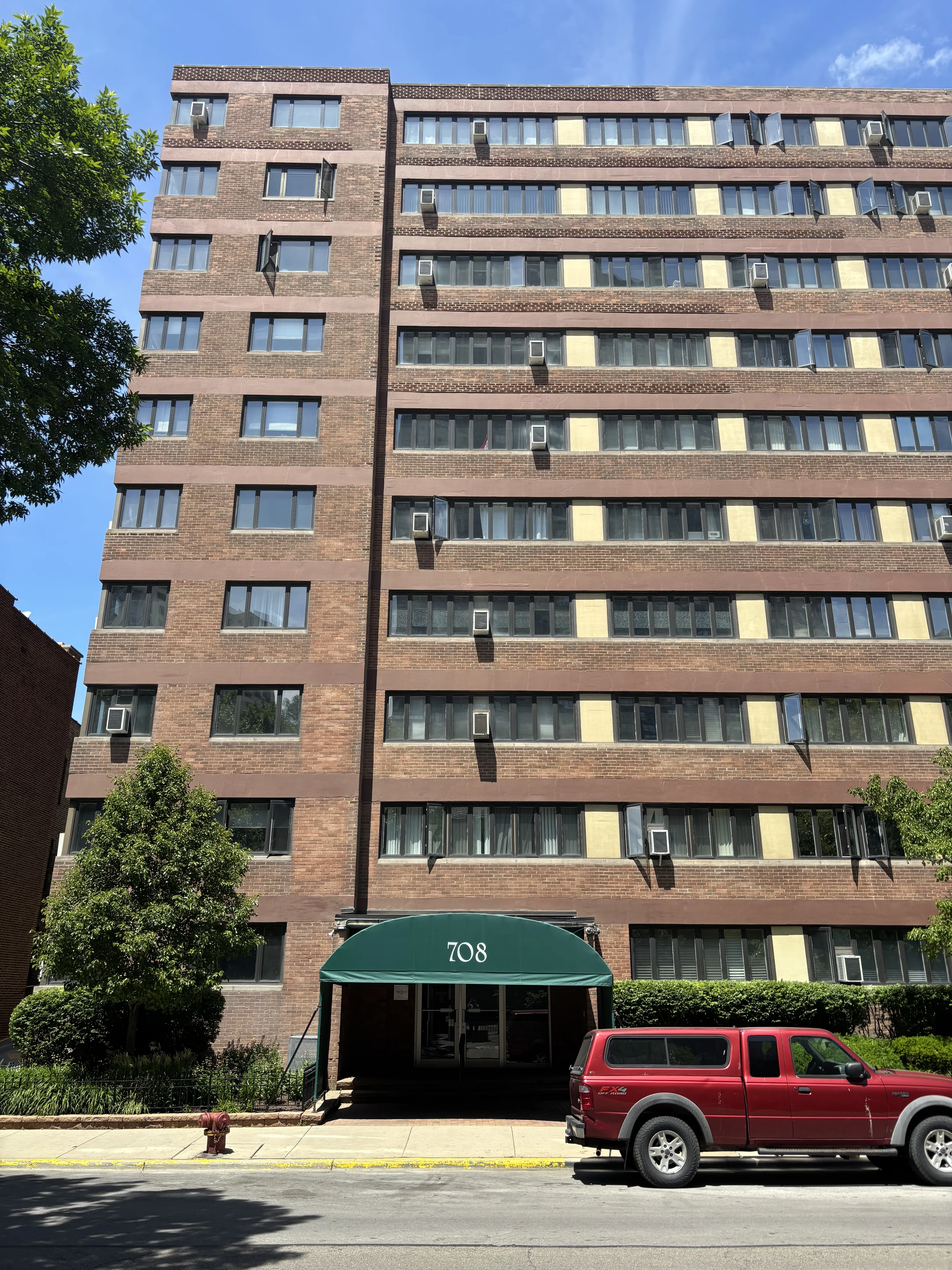 708 W Bittersweet Pl   60613 60613-unit#711-Chicago-IL