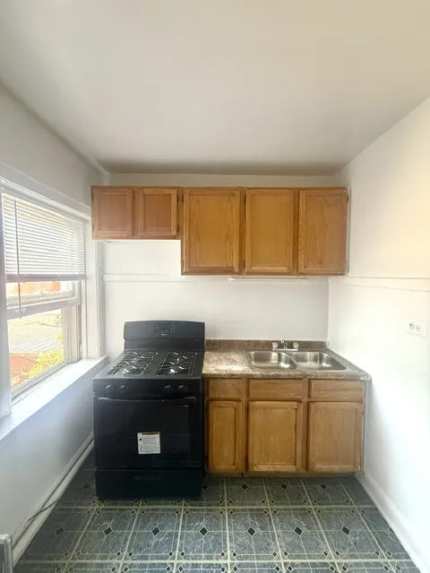 7522 N Hoyne Ave   60645 60645-unit#2N-Chicago-IL