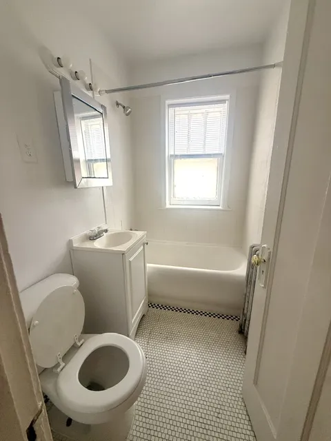 7522 N Hoyne Ave   60645 60645-unit#2N-Chicago-IL