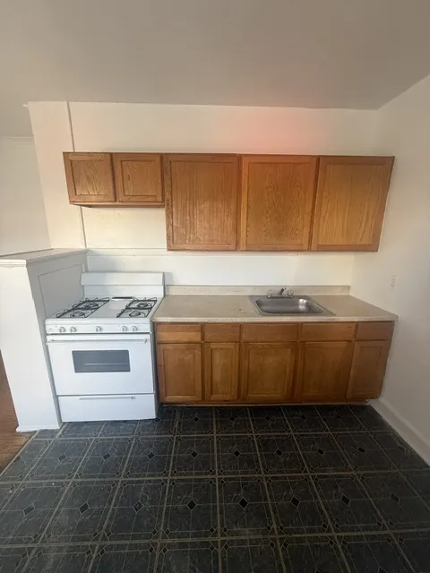 7518 N Hoyne Ave   60645 60645-unit#3J-Chicago-IL