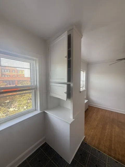 7518 N Hoyne Ave   60645 60645-unit#3J-Chicago-IL