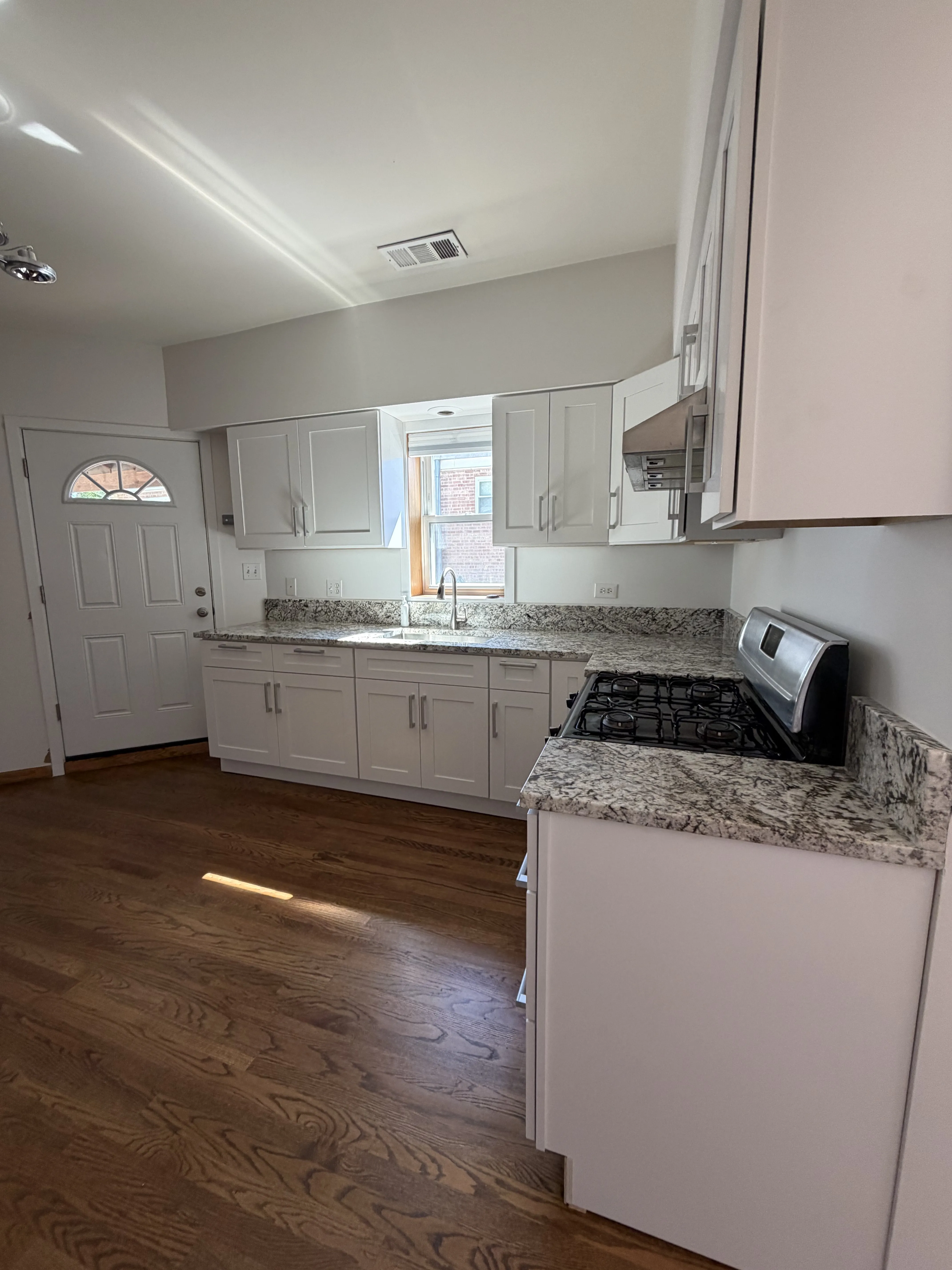 5615 W Irving Park Rd   60634 60634-unit#2R-Chicago-IL