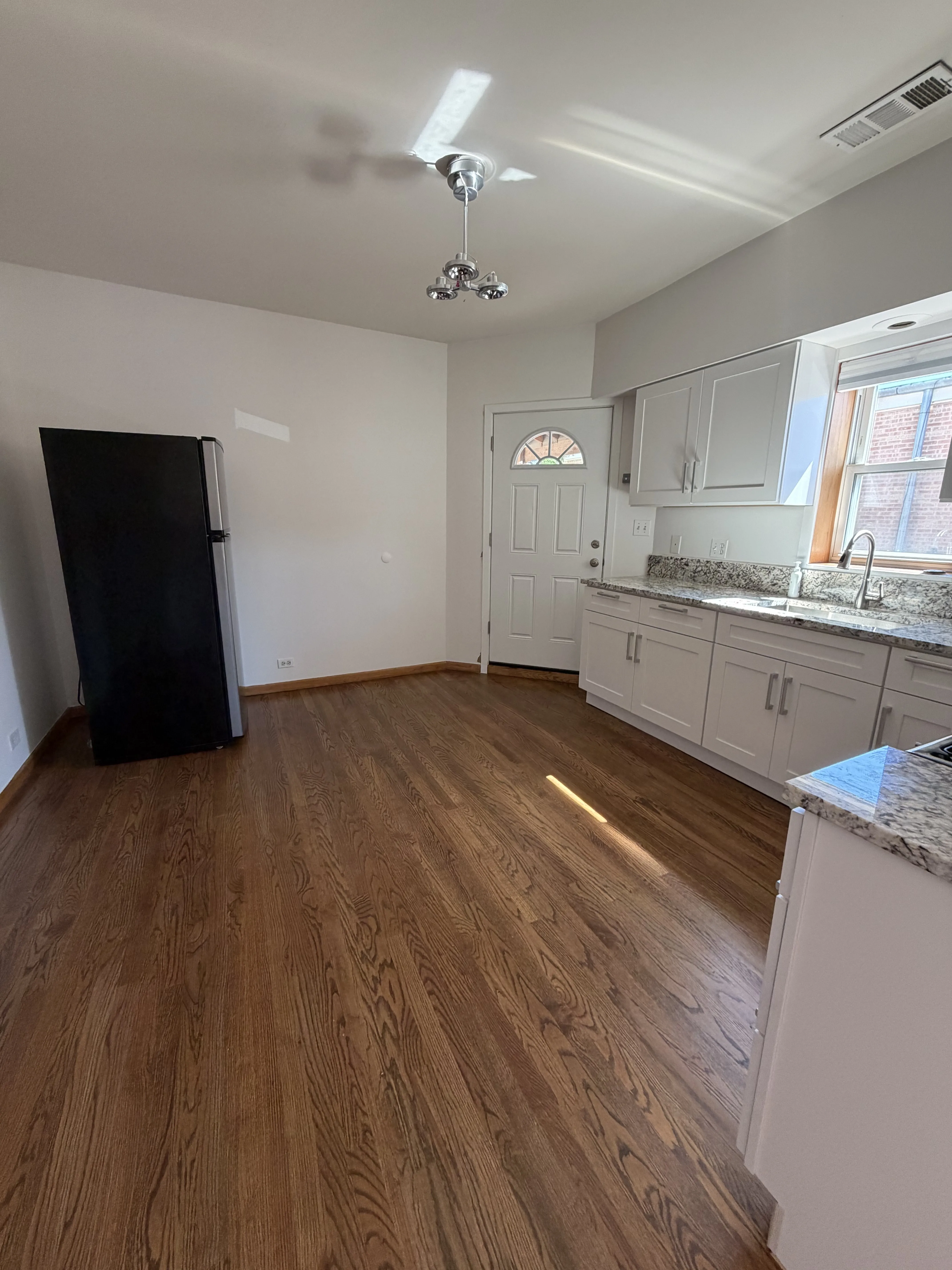 5615 W Irving Park Rd   60634 60634-unit#2R-Chicago-IL