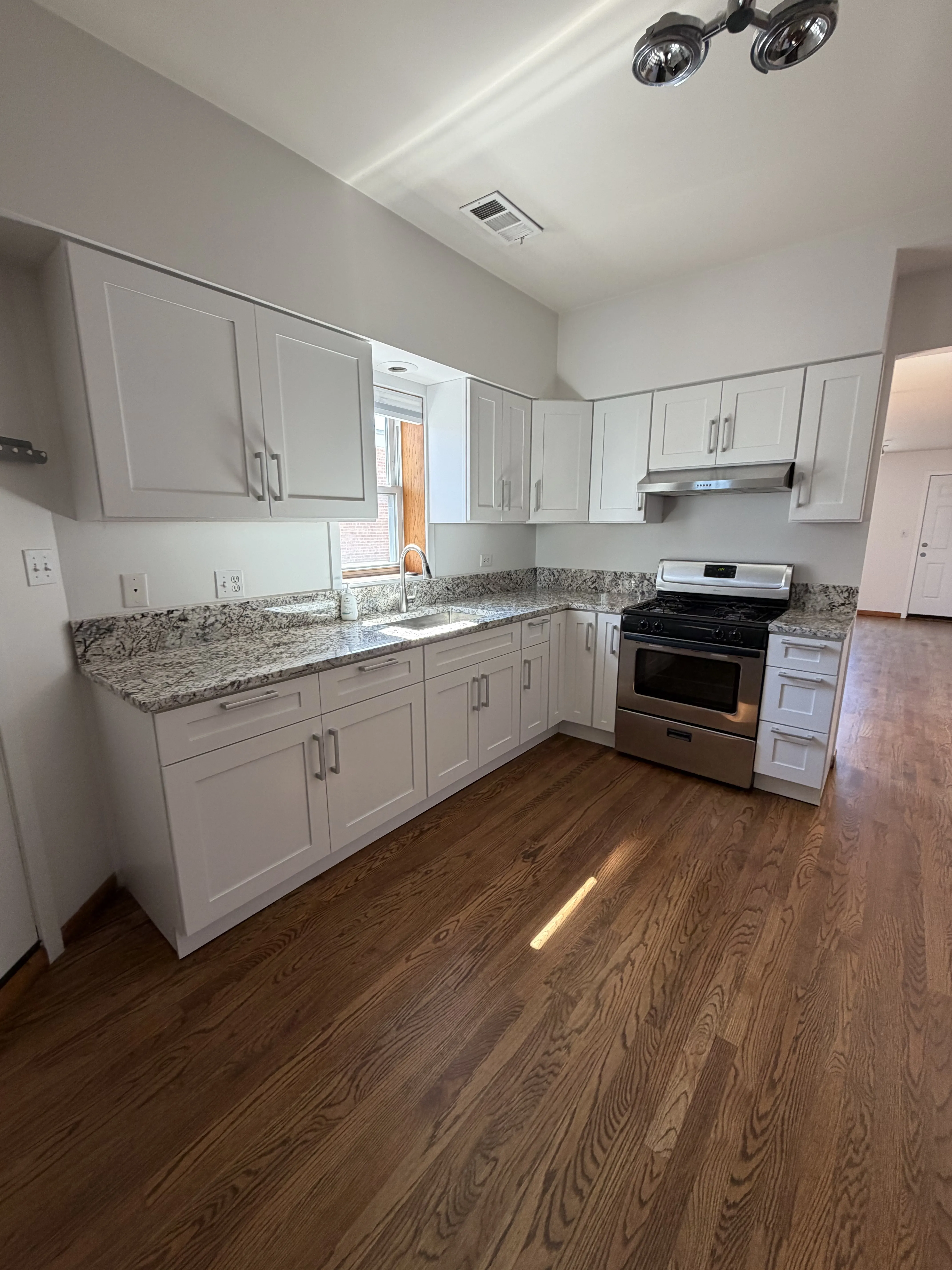 5615 W Irving Park Rd 60634 60634-unit#2R-Chicago-IL