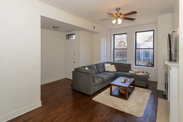 3032 N Kenmore Ave 60657-unit#1F-Chicago-IL