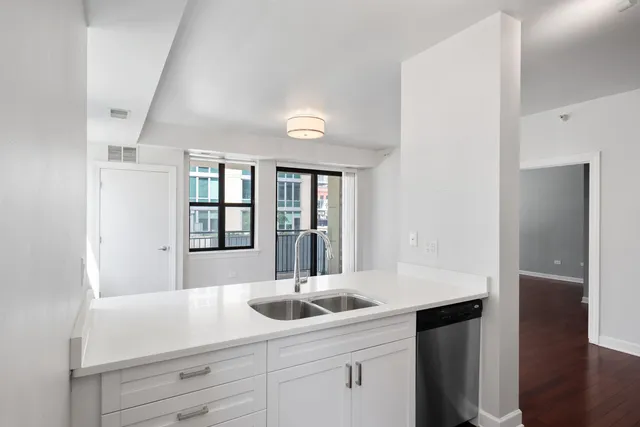 451 W Huron St   60654 60654-unit#612-Chicago-IL