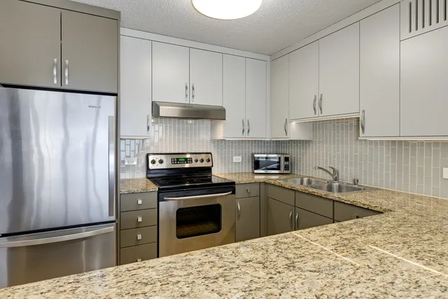 30 E Huron St   60611 60611-unit#3105-Chicago-IL