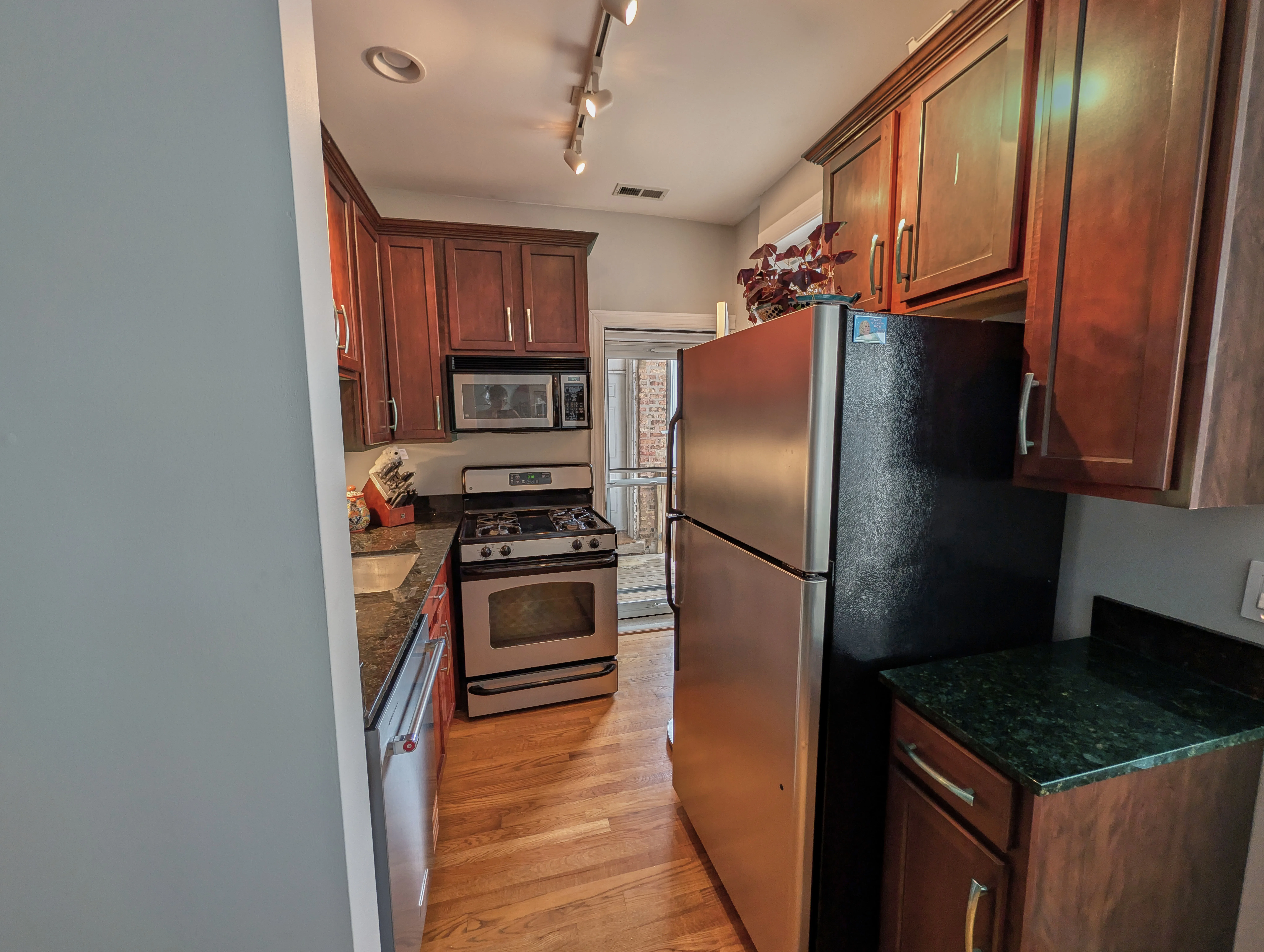534 1/2 W Belmont Ave   60657 60657-unit#3S-Chicago-IL