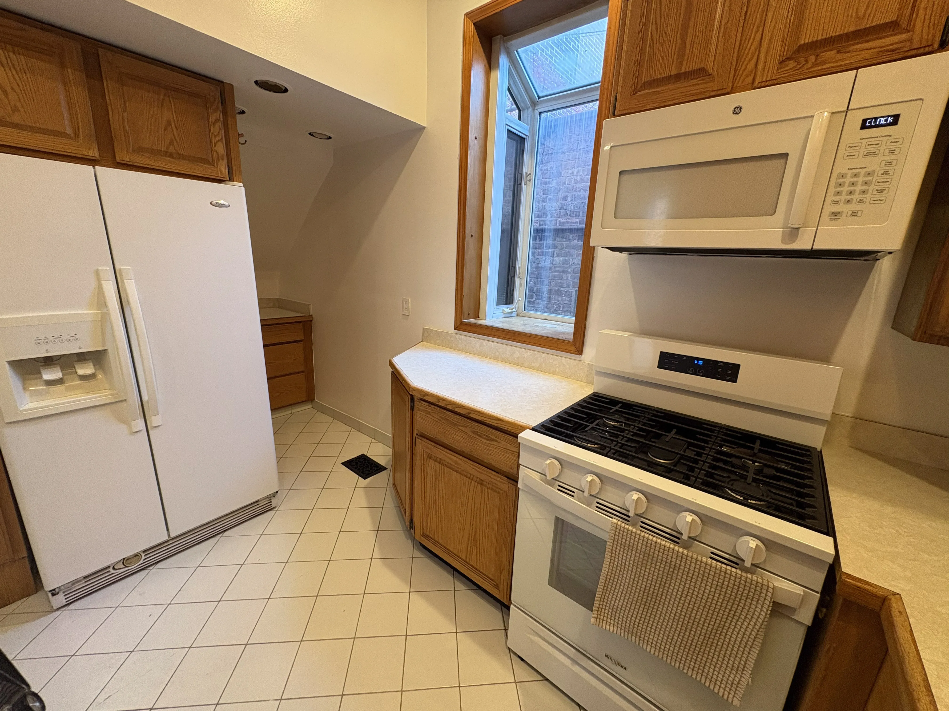 610 W Briar Pl   60657 60657-Two Flat-unit#1-Chicago-IL