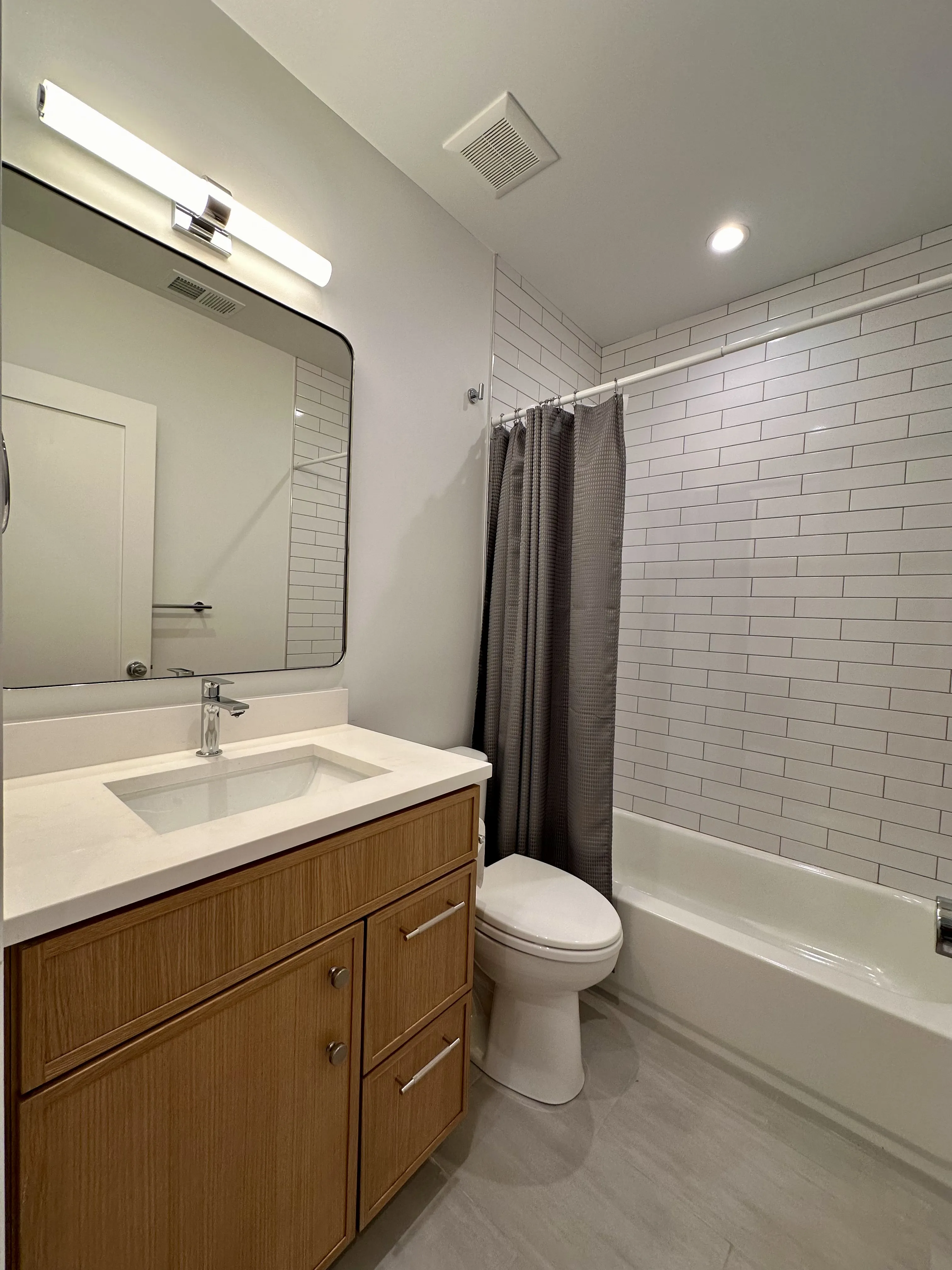 2950 N Sheffield Ave   60657 60657-unit#1F-Chicago-IL