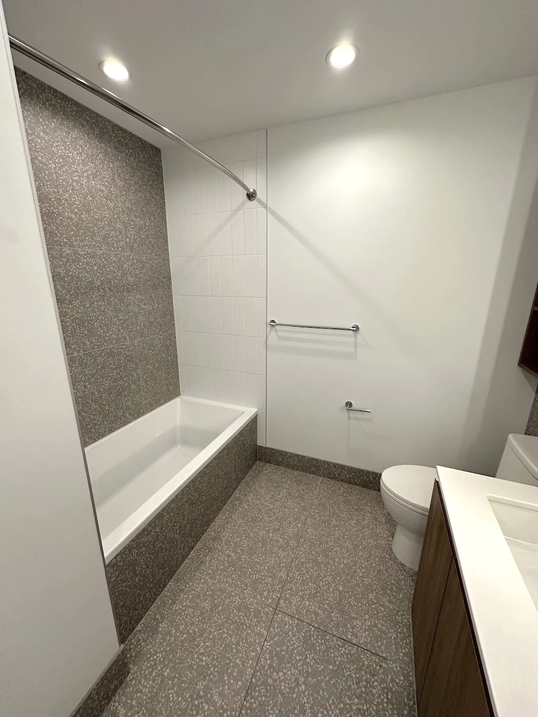 369 W Grand Ave   60654 60654-unit#1302-Chicago-IL
