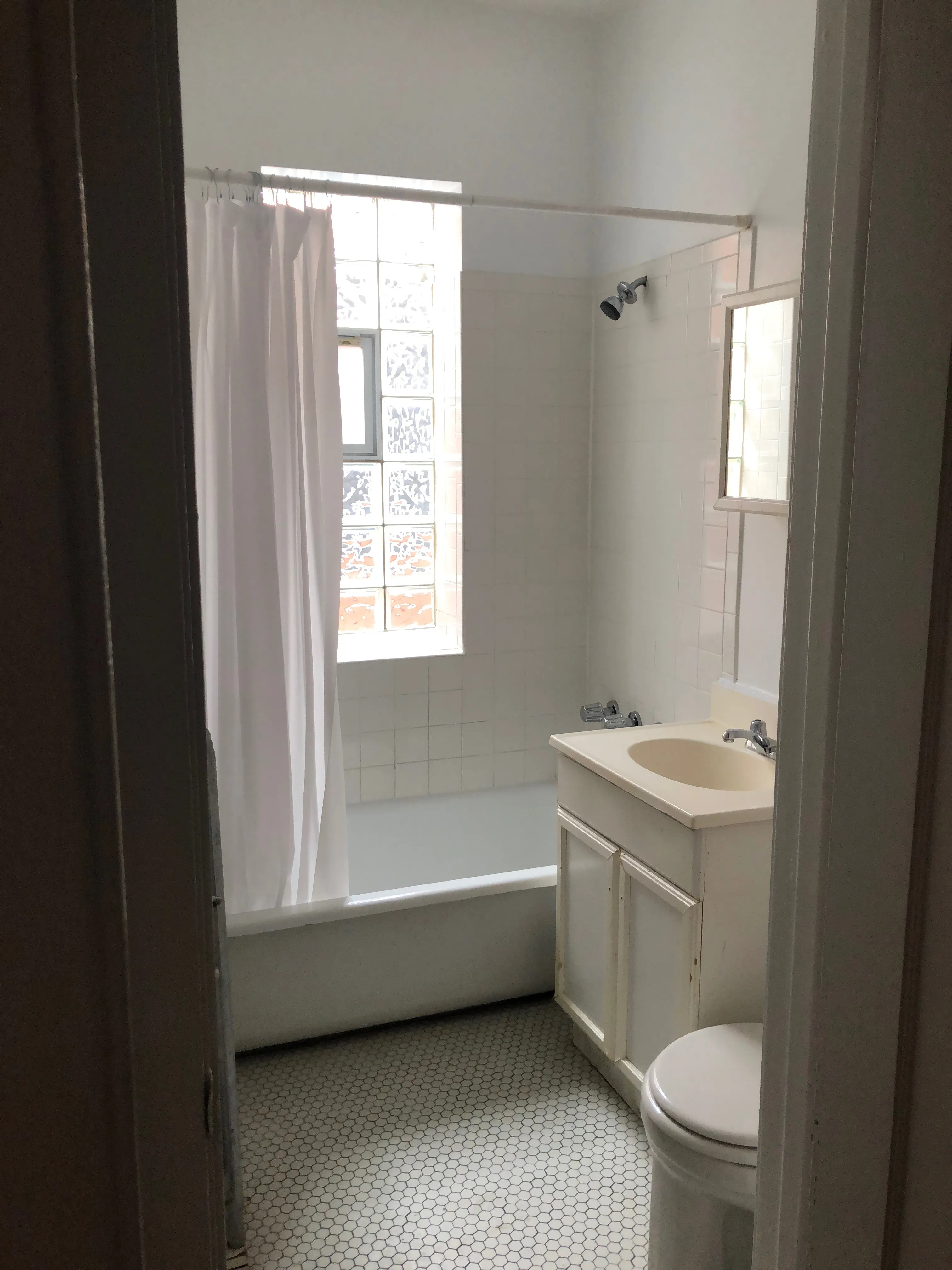 6916 N Lakewood Ave 60626 60626-unit#Studio-Chicago-IL