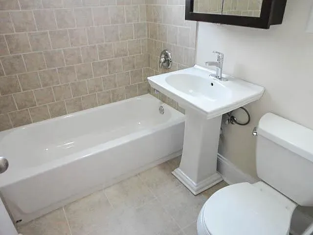 432 W Surf St   60657 60657-unit#103-Chicago-IL