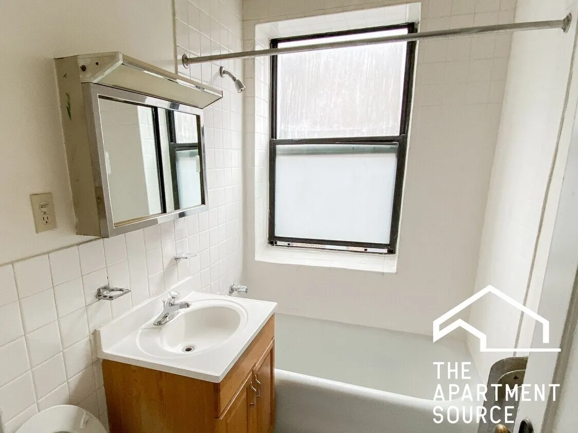 540 W Briar Pl   60657 60657-Chicago-IL