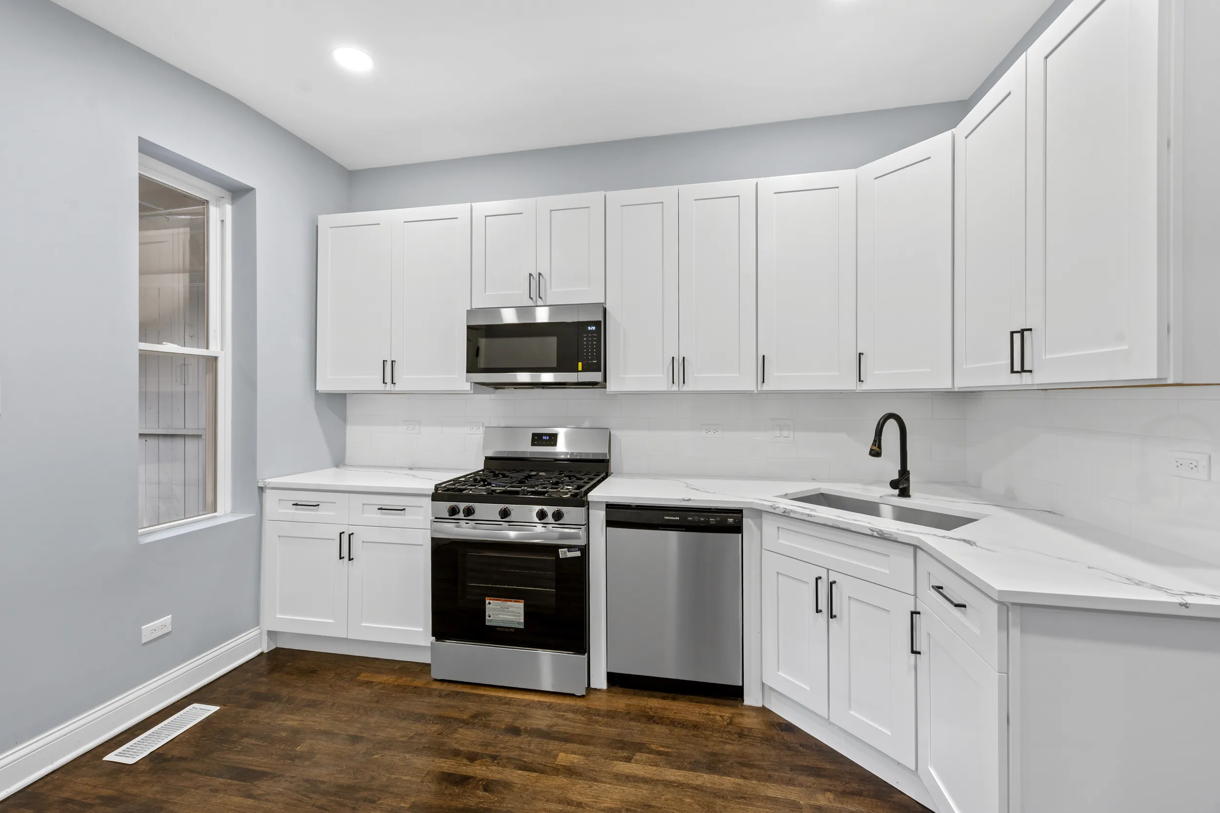 915 W Newport Ave 60657 60657-unit#1-Chicago-IL