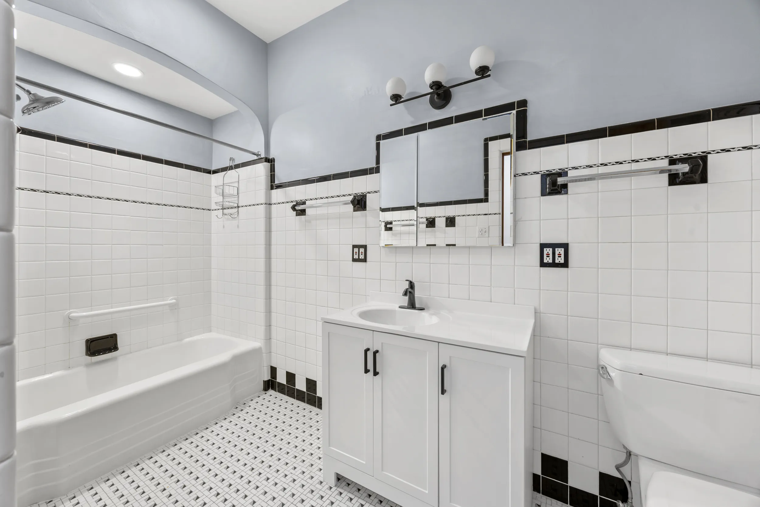 915 W Newport Ave 60657 60657-unit#1-Chicago-IL