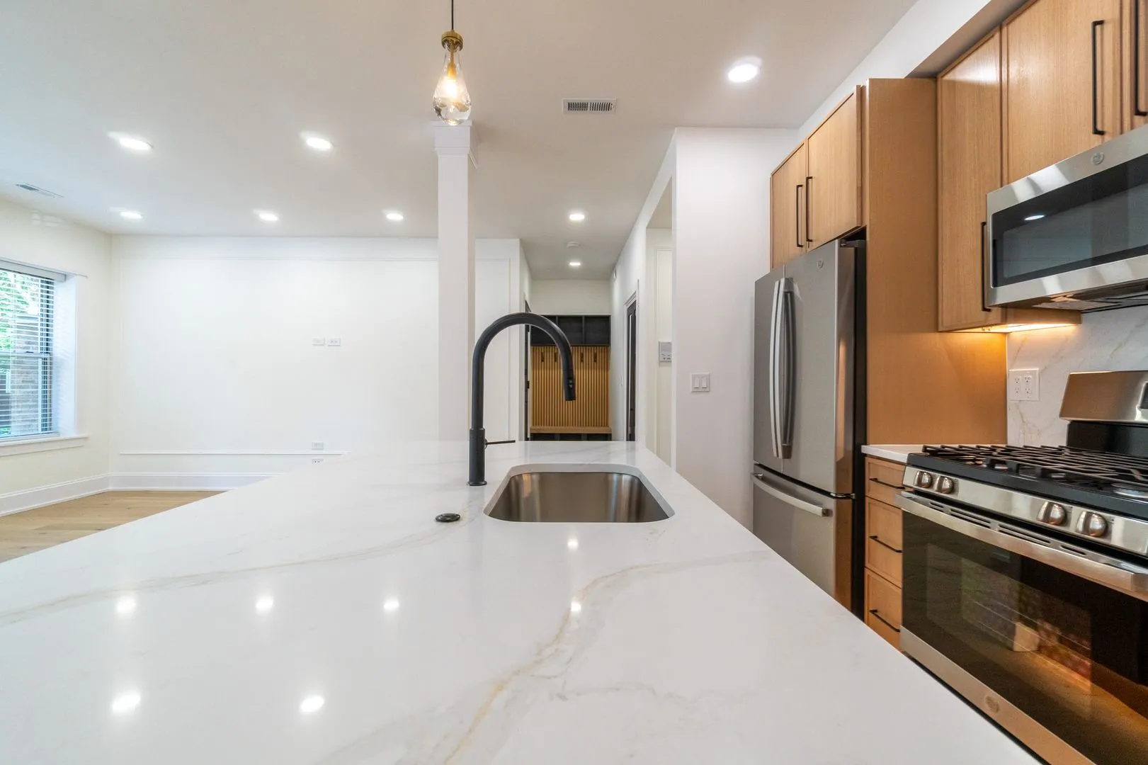 1900 W Ainslie St   60640 60640-unit#1-Chicago-IL