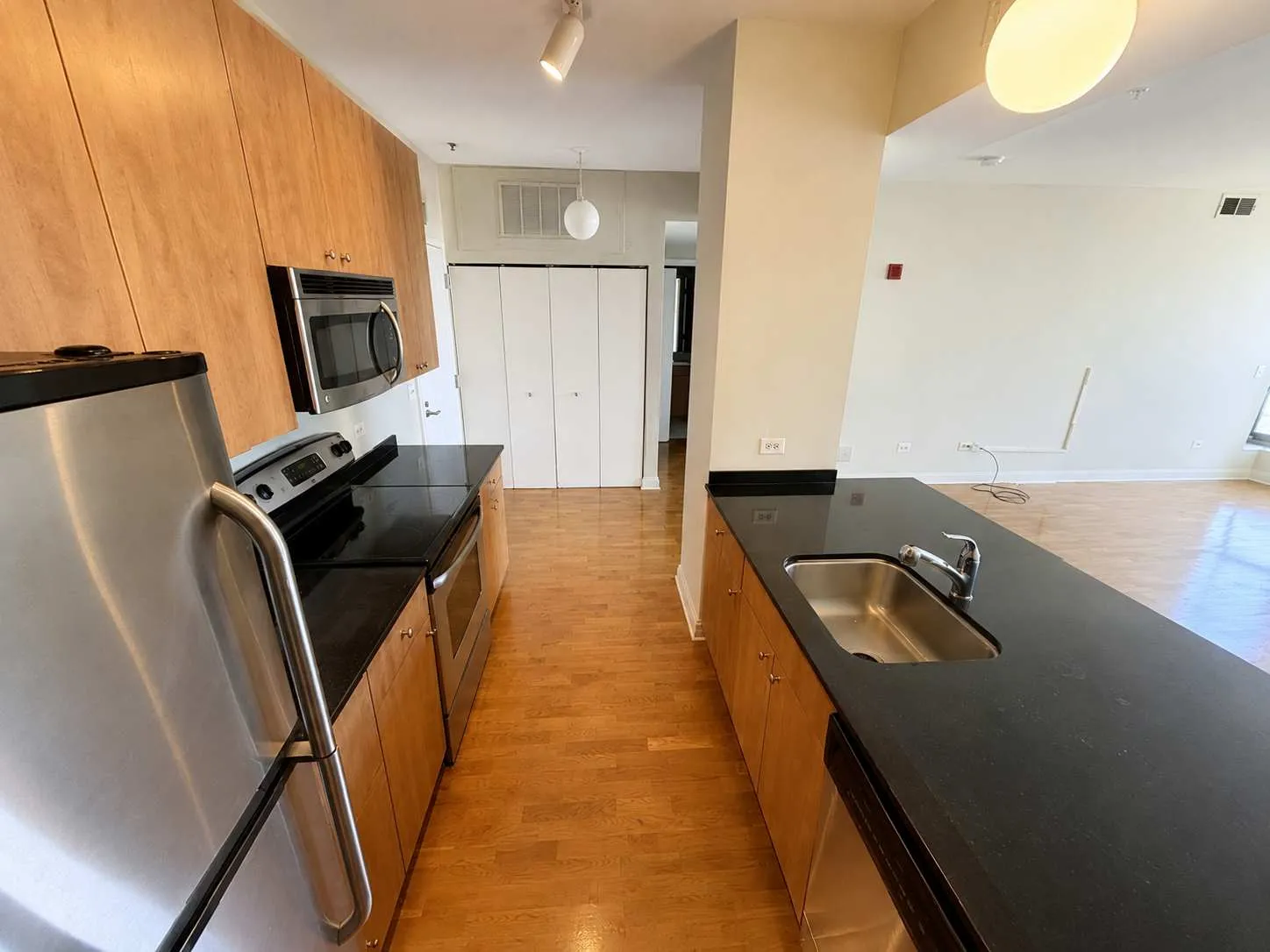 565 W Quincy St   60661 60661-unit#1411-Chicago-IL