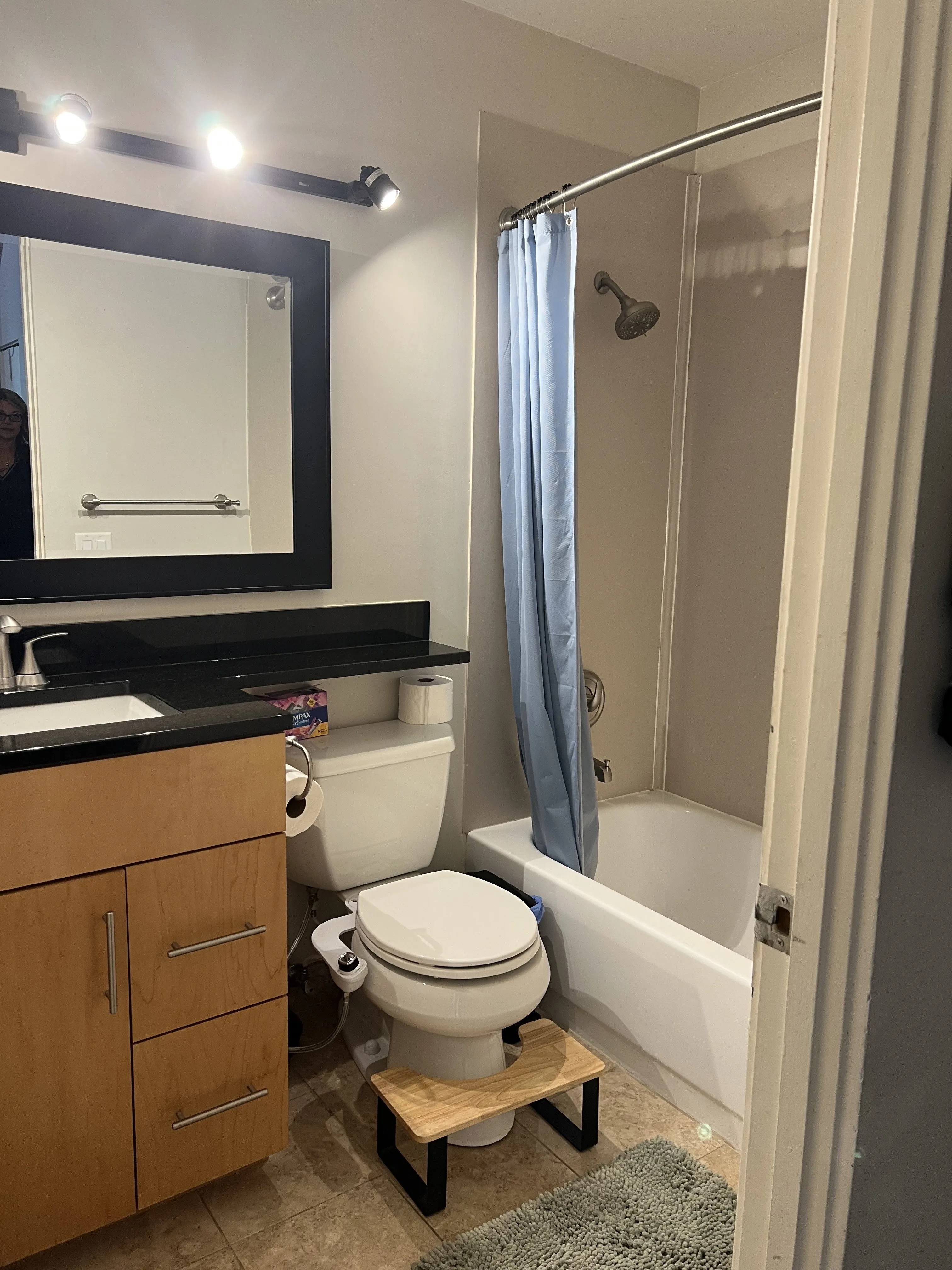 701 W Buckingham Pl 60657 60657- Buckingham Pews-unit#209-Chicago-IL
