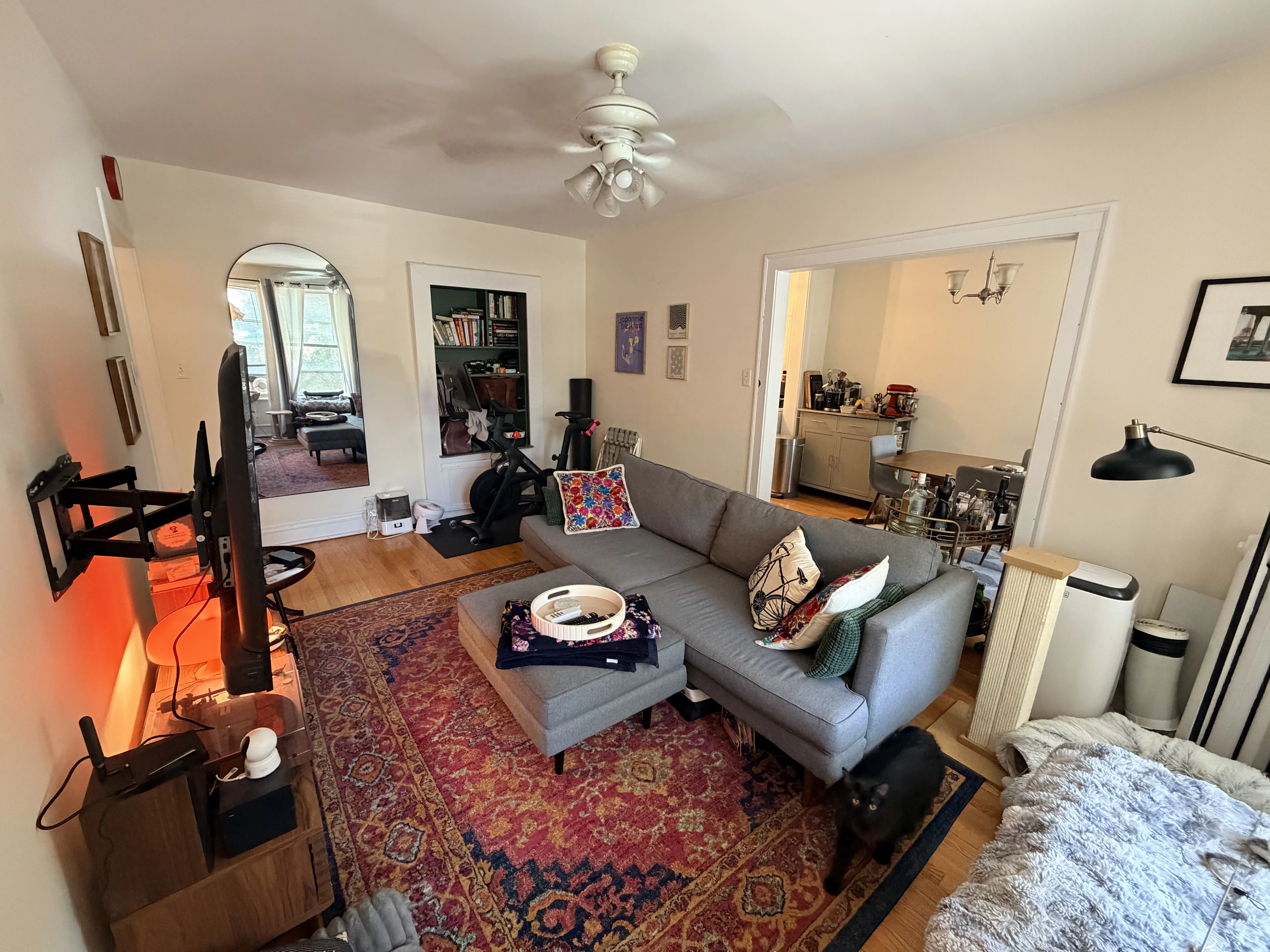 3708 N WOLCOTT AVE 60613-Wolcott Apartments-unit#Apt 1-Chicago-IL