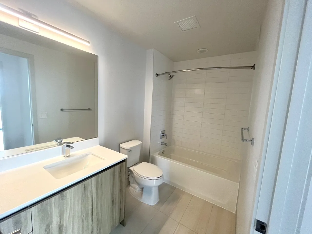 343 W Wolf Point Plaza   60654 60654-unit#2412-Chicago-IL