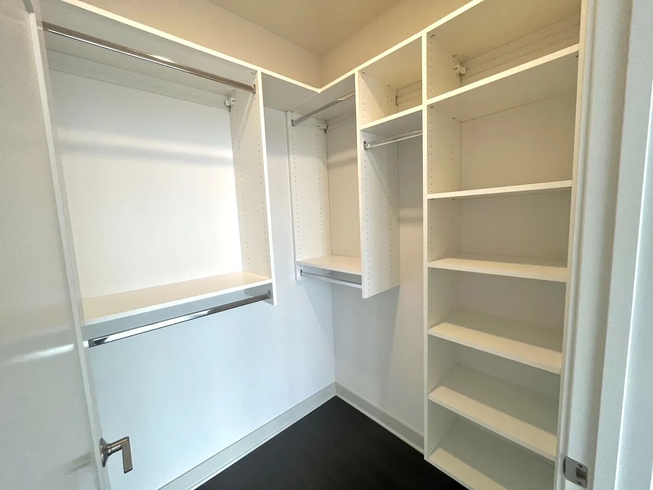 343 W Wolf Point Plaza   60654 60654-unit#2412-Chicago-IL