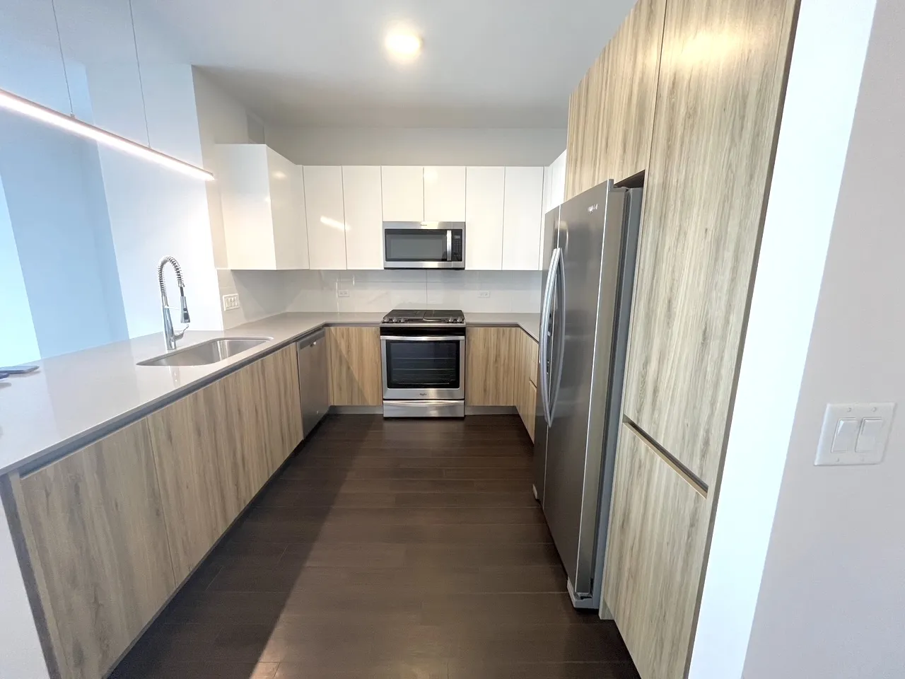 343 W Wolf Point Plaza   60654 60654-unit#2412-Chicago-IL