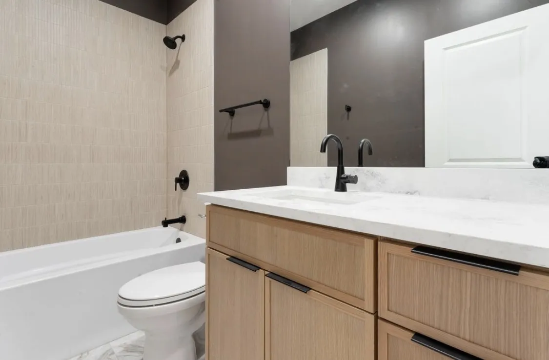 6404 S Vernon Ave   60637 60637-unit#2-Chicago-IL
