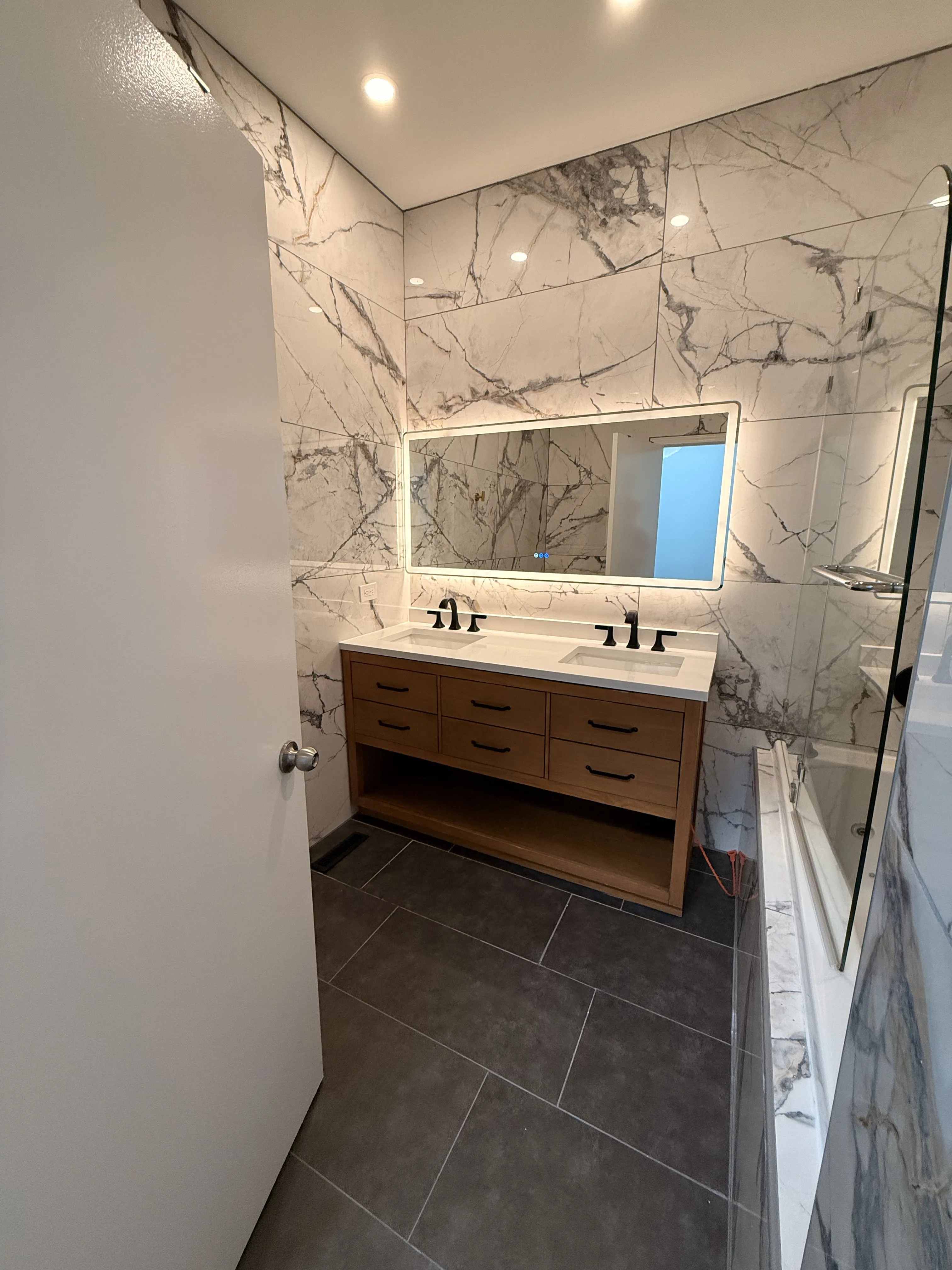 1835 W Oakdale Ave 60657 60657-Landmark Village-unit#C-Chicago-IL