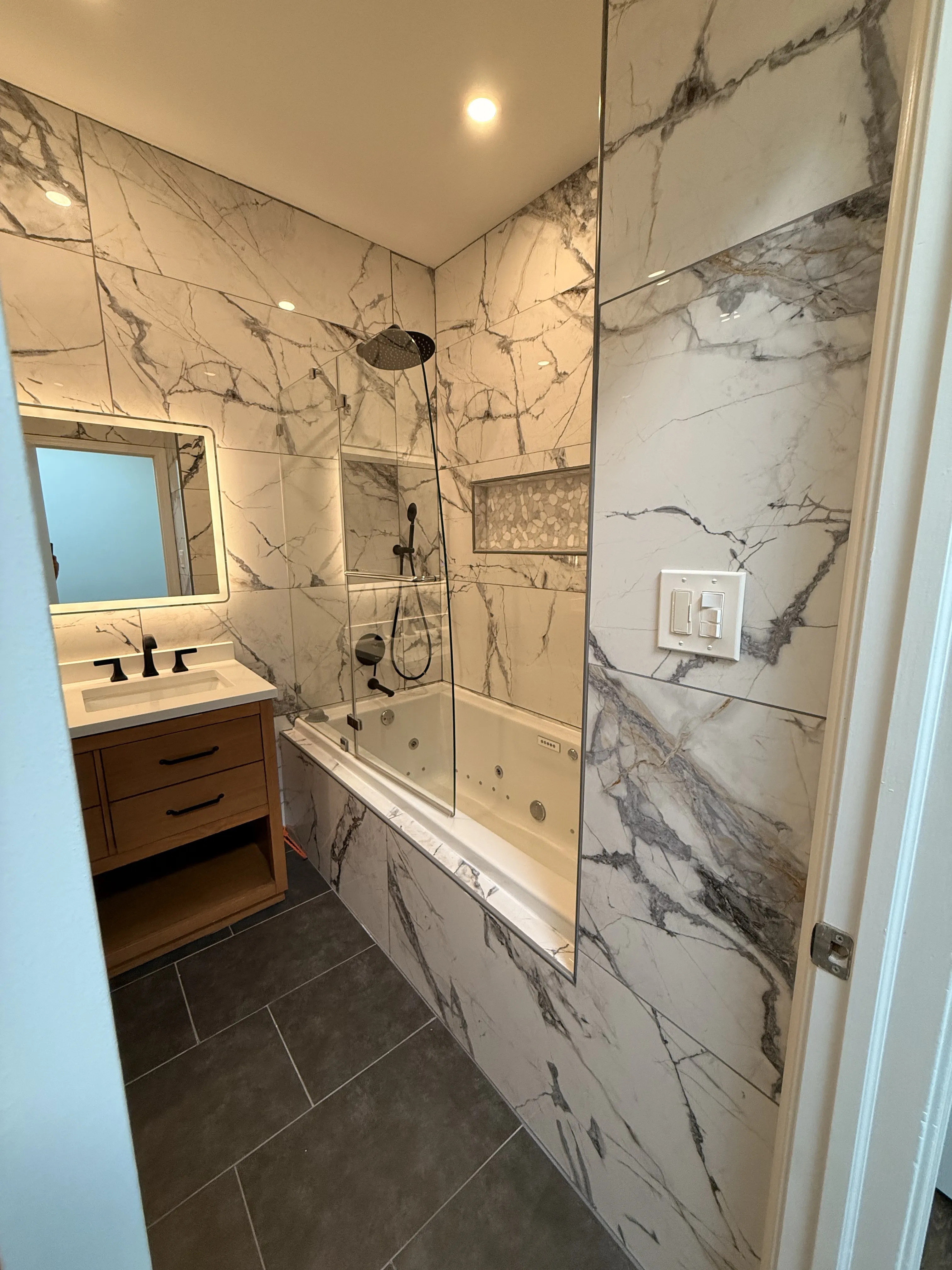 1835 W Oakdale Ave 60657 60657-Landmark Village-unit#C-Chicago-IL