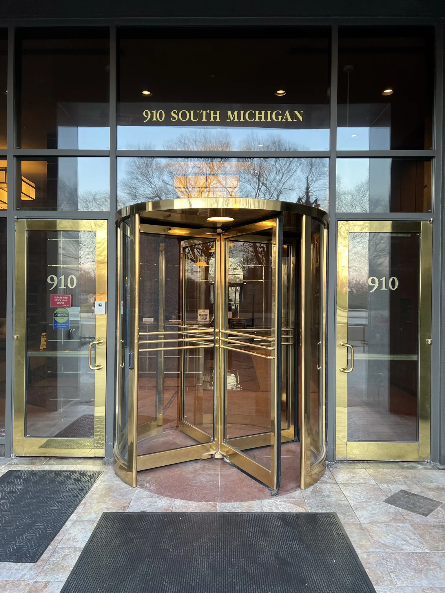 910 S Michigan Ave 60605 60605-Chicago-IL
